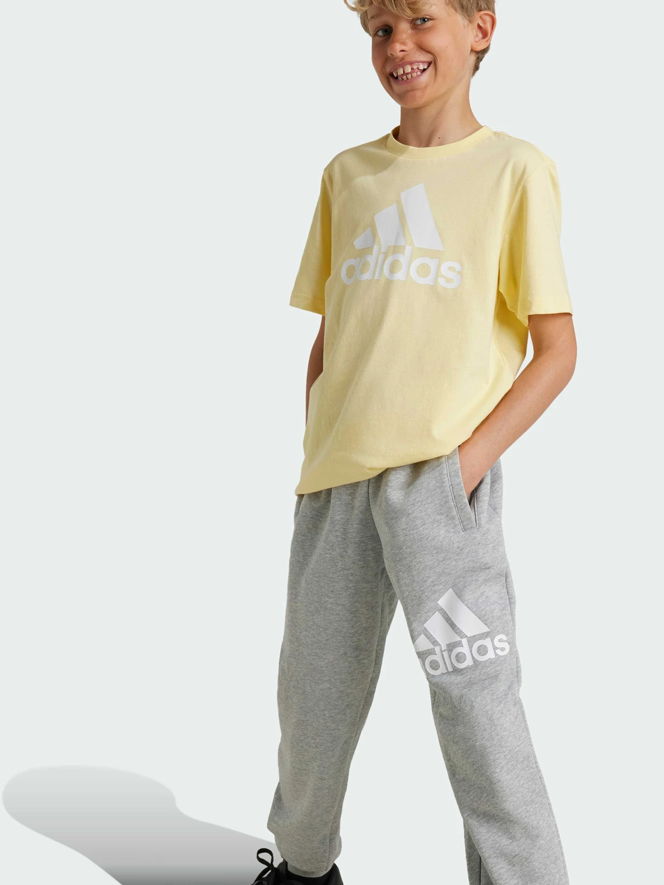 Брюки Adidas модель IX9587 Брюки Adidas модель IX9587 Фото