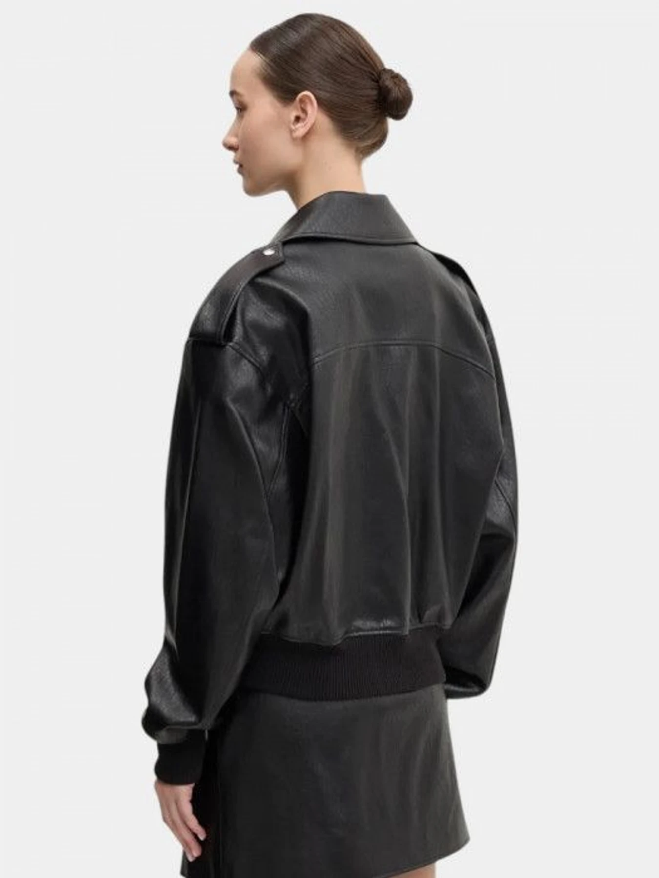 Куртки и дубленки HUGO модель 8592 Куртки и дубленки HUGO модель 8592 Фото