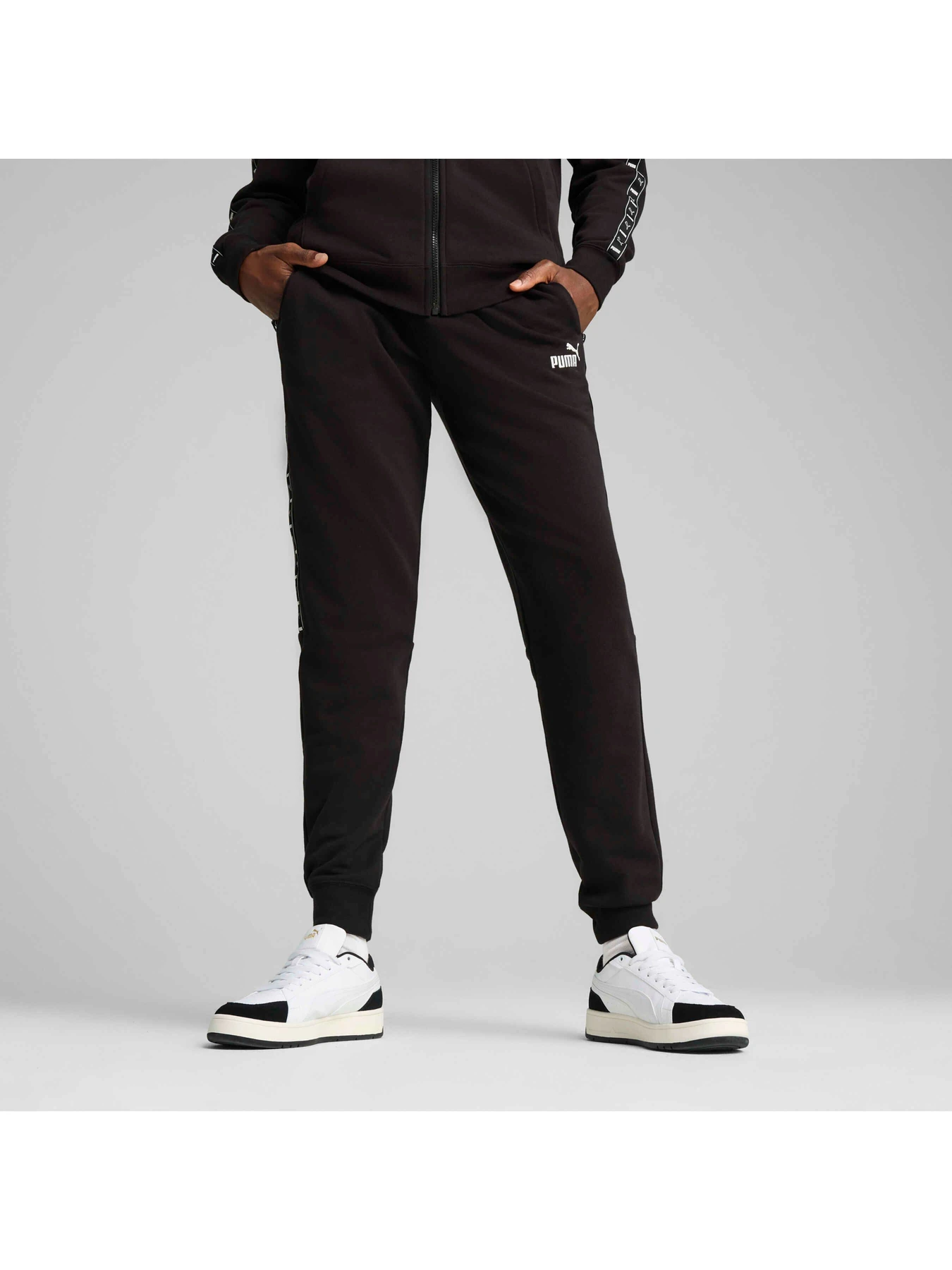 Штани PUMA Ess Tape Sweatpants модель 684680 Штани PUMA Ess Tape Sweatpants модель 684680 Фото