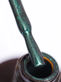 Гель-лак GLOSS Shine 404, темно-зеленый с микроблеском. Shine GLOSS COMPANY модель 4823271402146 Фото