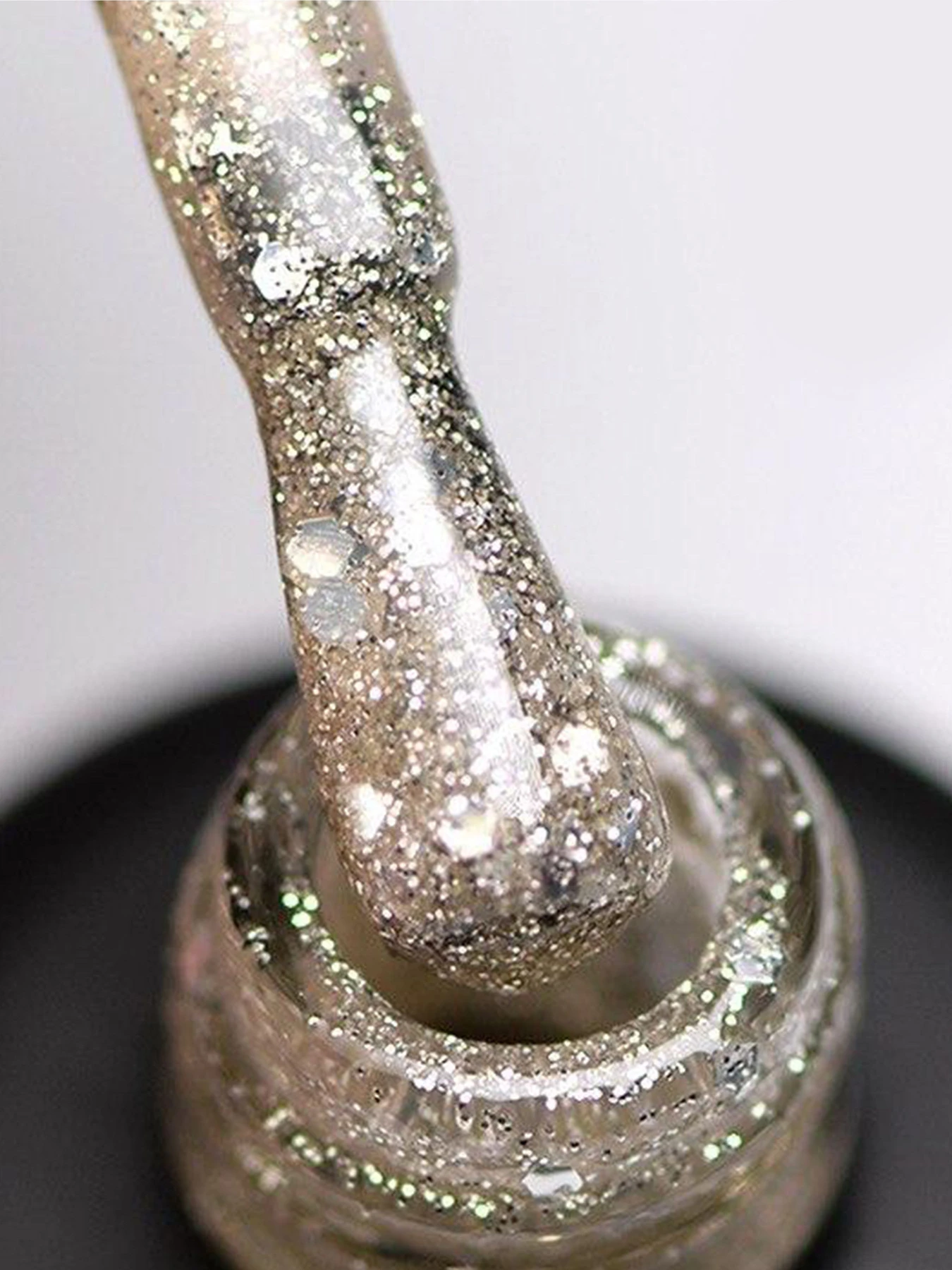 Гель-лак GLOSS Shine 421, золотистый с большими блестками. Shine GLOSS COMPANY модель 4823271400982 Гель-лак GLOSS Shine 421, золотистый с большими блестками. Shine GLOSS COMPANY модель 4823271400982 Фото