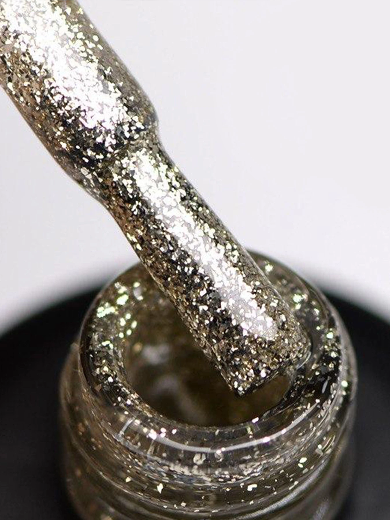 Гель-лак GLOSS Shine 422, белое золото с микроблеском Shine GLOSS COMPANY модель 4823271400968 Гель-лак GLOSS Shine 422, белое золото с микроблеском Shine GLOSS COMPANY модель 4823271400968 Фото