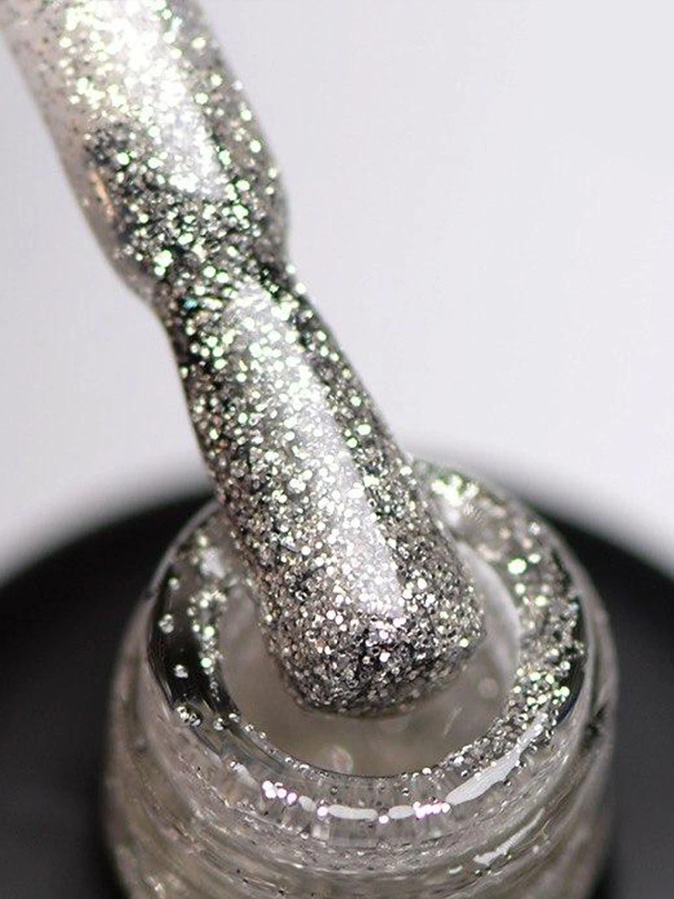 Гель-лак GLOSS Shine 423, золотистый с микроблеском Shine GLOSS COMPANY модель 4823271400937 Гель-лак GLOSS Shine 423, золотистый с микроблеском Shine GLOSS COMPANY модель 4823271400937 Фото