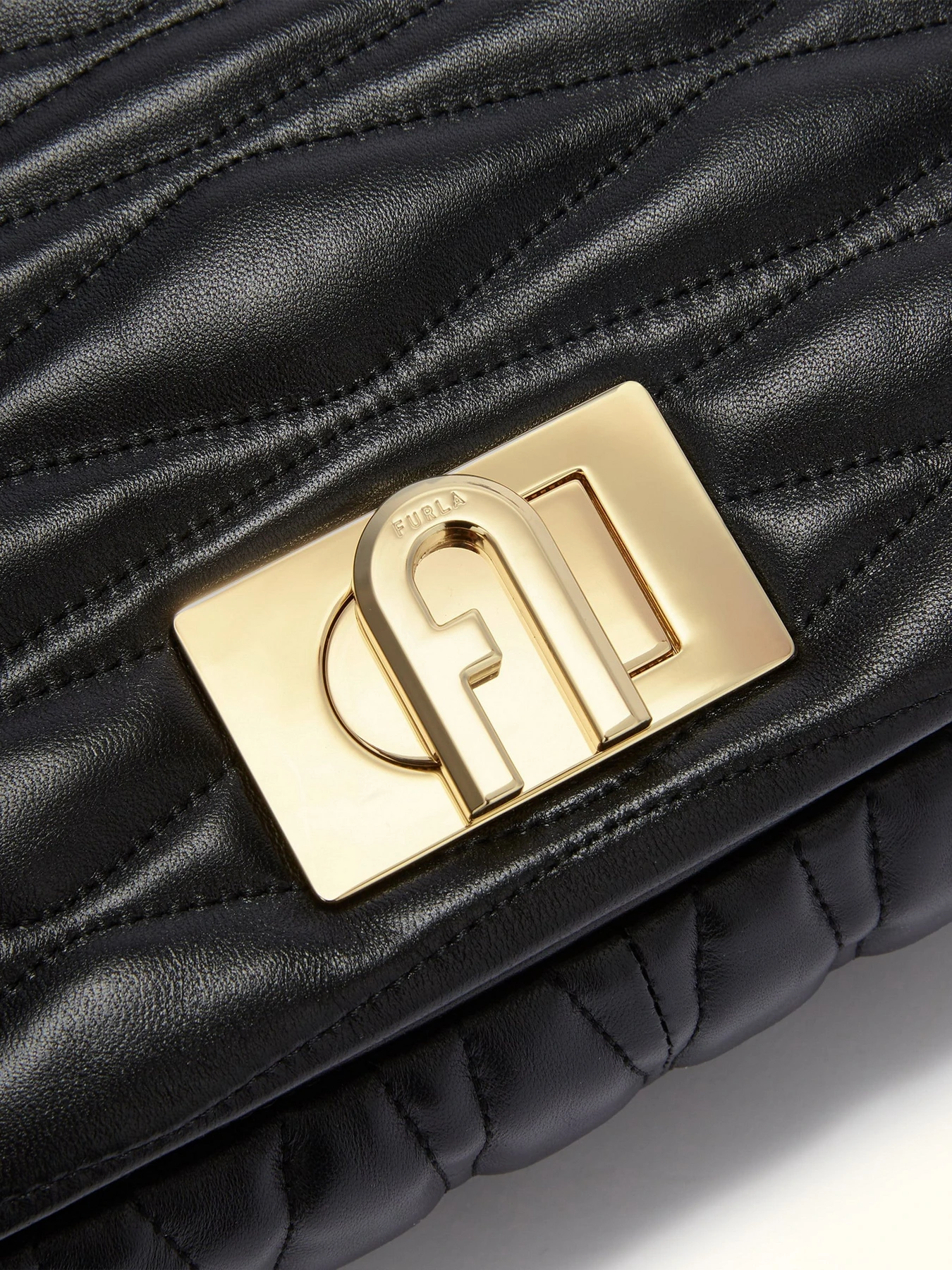 Сумки Furla модель WB01672BX3221O60001007 Сумки Furla модель WB01672BX3221O60001007 Фото