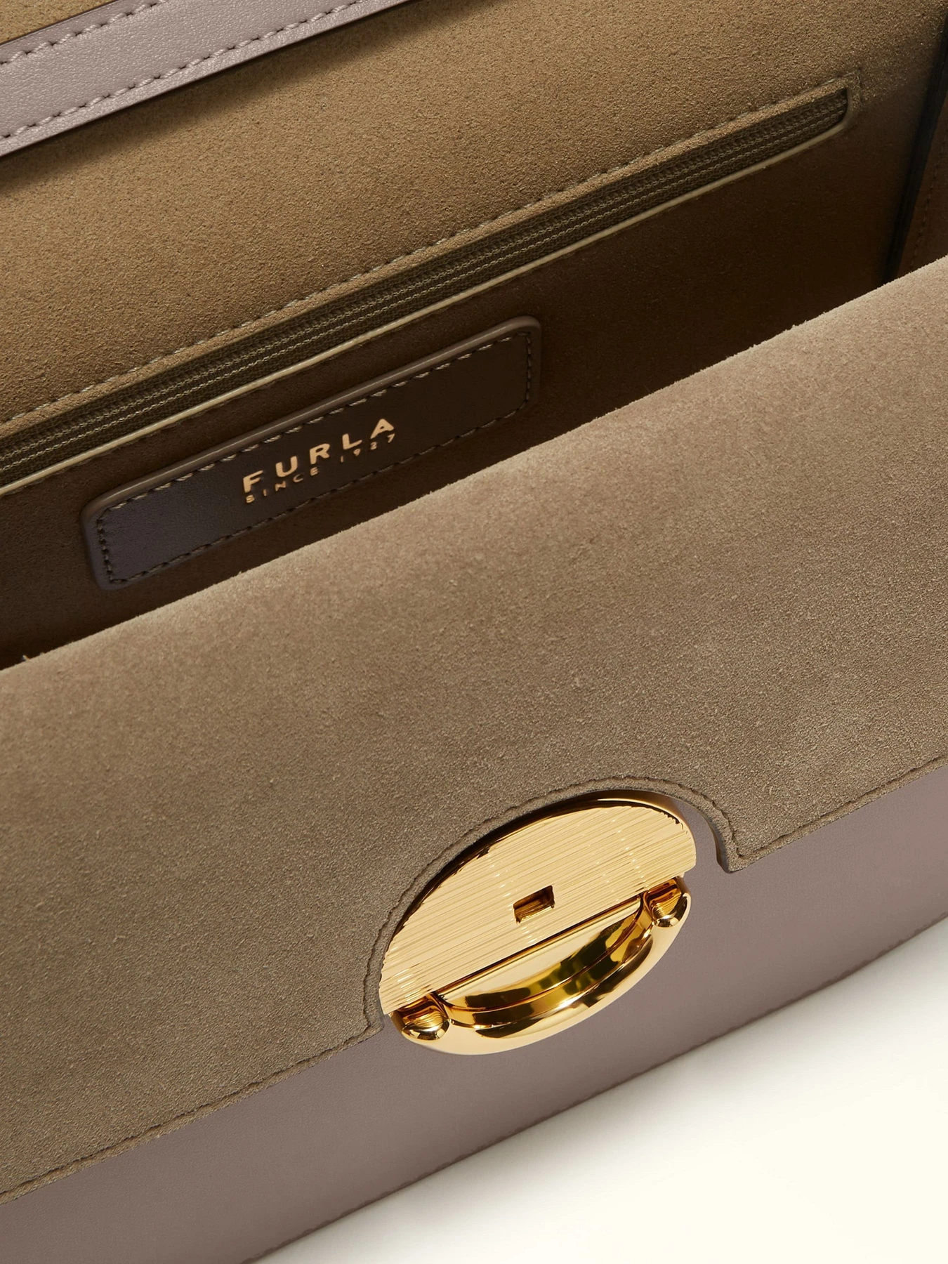 Сумки Furla модель WB01355BX0428MA2001002 Сумки Furla модель WB01355BX0428MA2001002 Фото