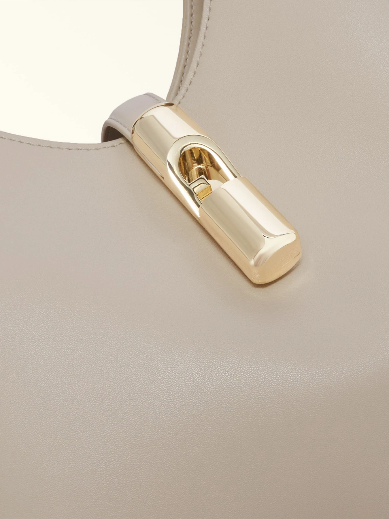 Сумки Furla модель WB01499BX3104VAN001007 Сумки Furla модель WB01499BX3104VAN001007 Фото