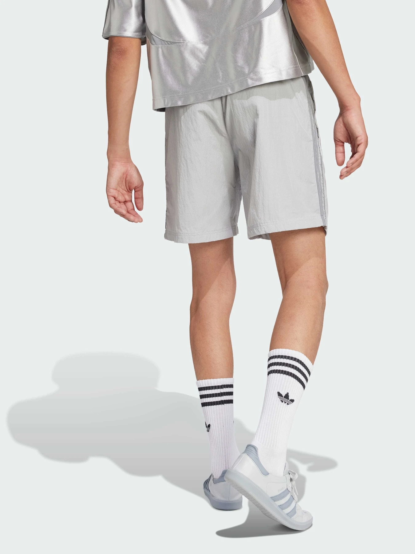 Шорты Adidas Adicolor модель JP1132 Фото