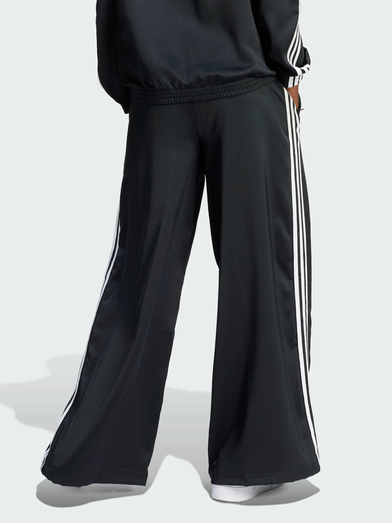 Штани Adidas Adicolor модель IU2520 Штани Adidas Adicolor модель IU2520 Фото