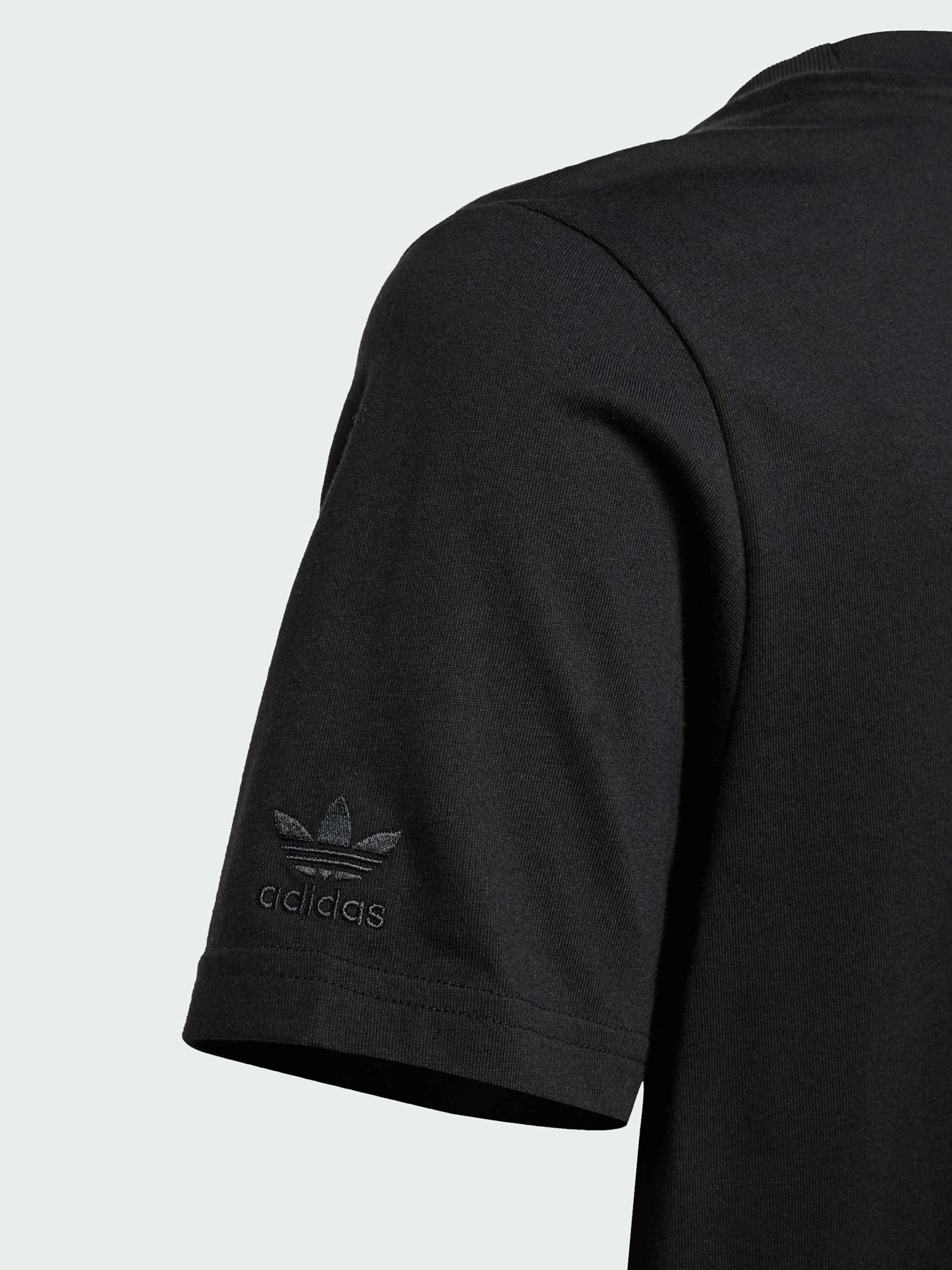 Футболки і поло Adidas Graphics модель IY5451 Футболки і поло Adidas Graphics модель IY5451 Фото