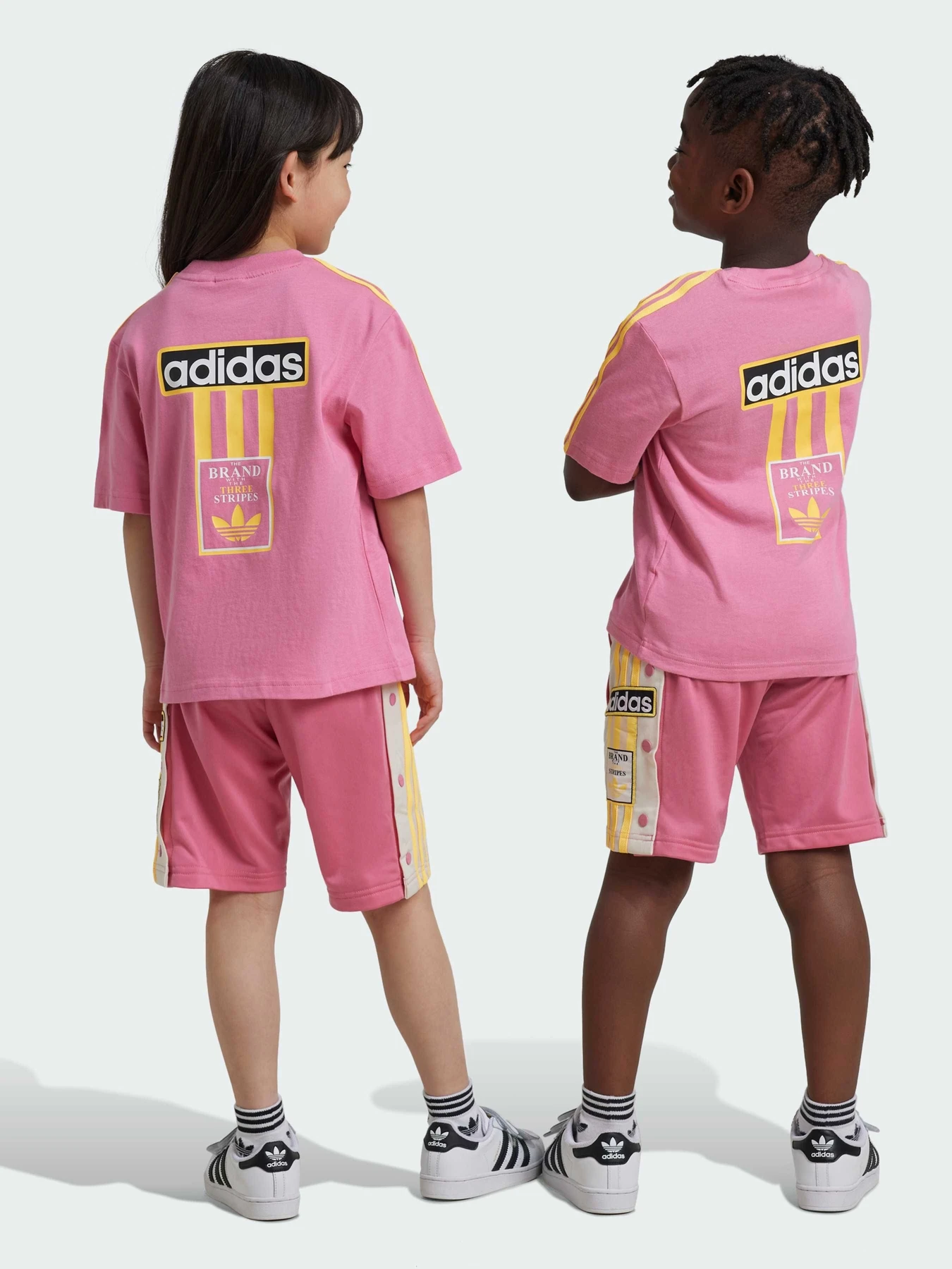 Костюмы Adidas Adicolor модель IX7443 Костюмы Adidas Adicolor модель IX7443 Фото