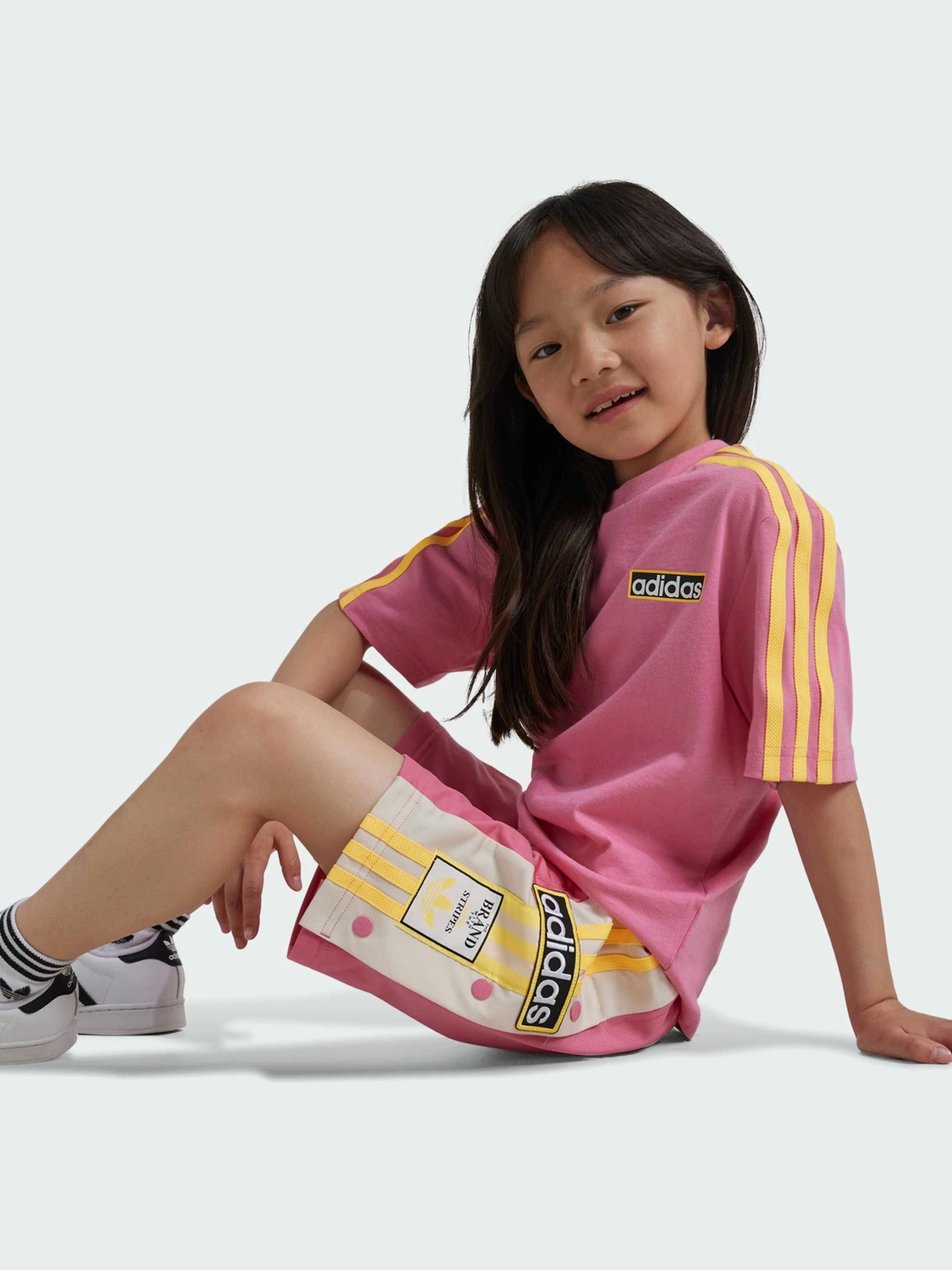 Костюмы Adidas Adicolor модель IX7443 Костюмы Adidas Adicolor модель IX7443 Фото