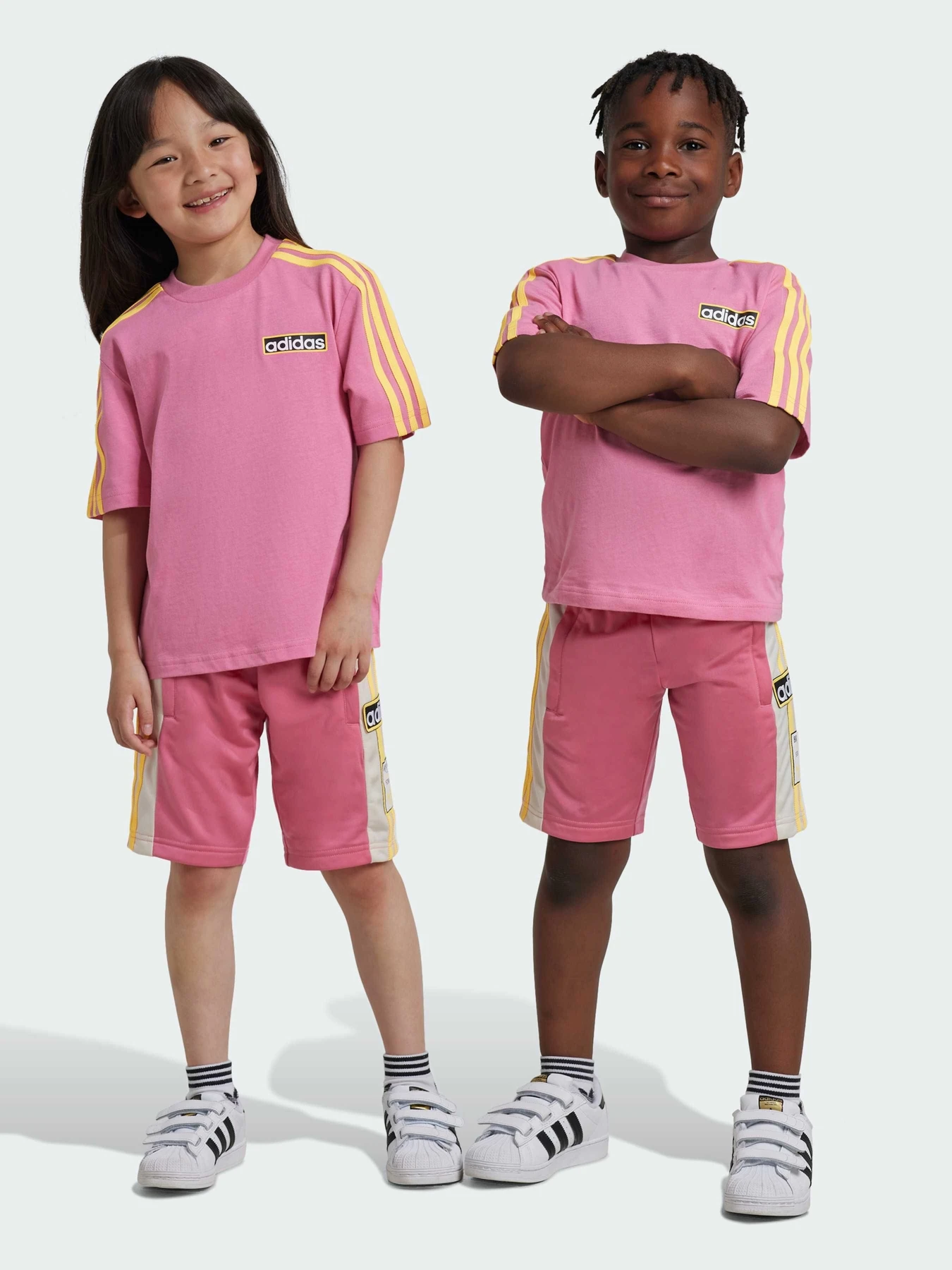 Костюмы Adidas Adicolor модель IX7443 Костюмы Adidas Adicolor модель IX7443 Фото