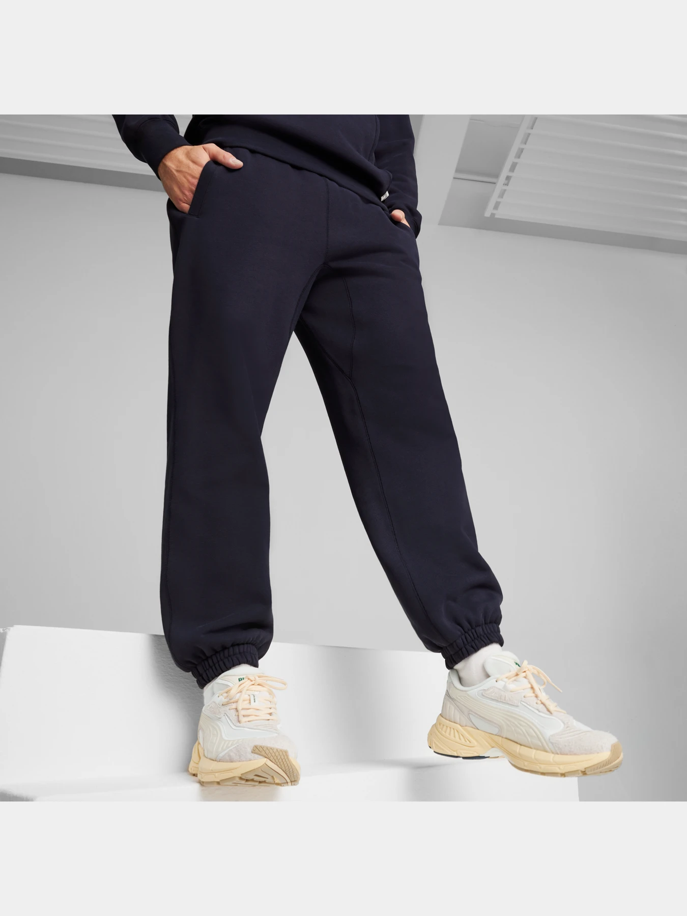 Штани PUMA Mmq Sweatpants модель 624007 Штани PUMA Mmq Sweatpants модель 624007 Фото