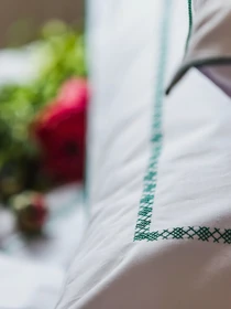 Комплект постільної білизни з автентичною вишивкою та кантом Dark Green із перкалю в чохлі для зберігання Ecotton модель 25139 Фото