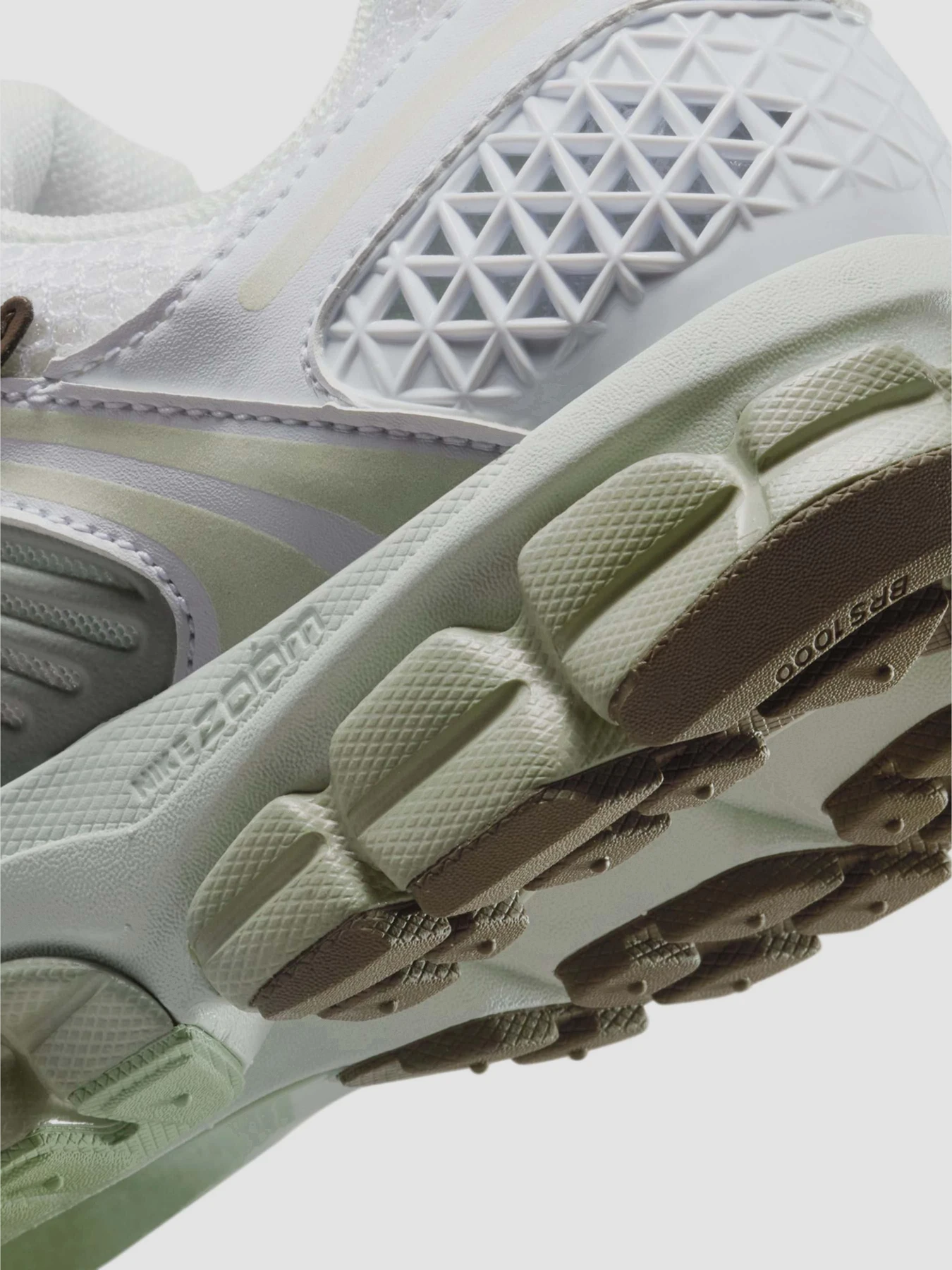 Кроссовки NIKE Zoom Vomero 5 модель FJ2028-103 Кроссовки NIKE Zoom Vomero 5 модель FJ2028-103 Фото