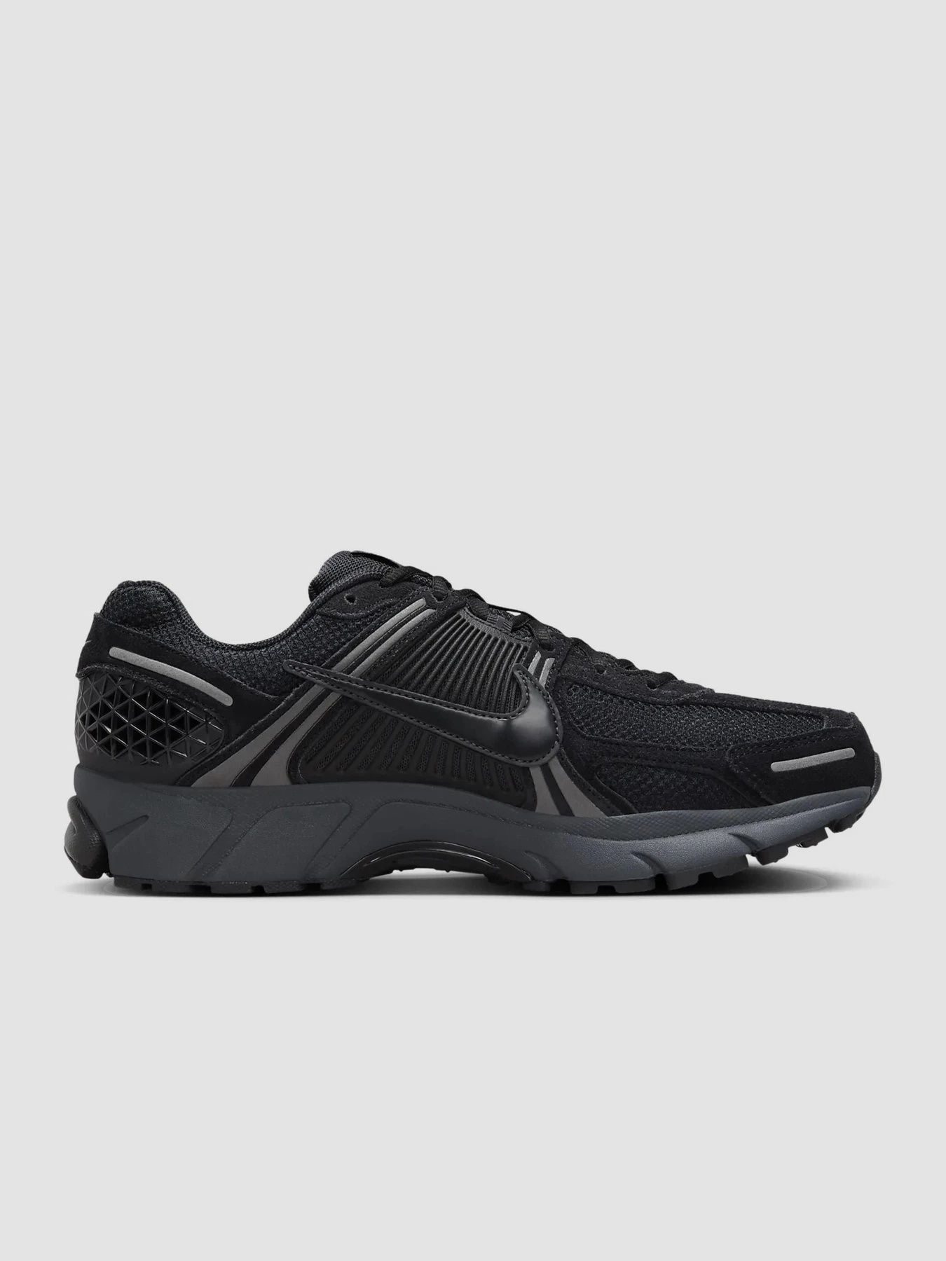 Кросівки NIKE Zoom Vomero 5 модель HF1553-001 Кросівки NIKE Zoom Vomero 5 модель HF1553-001 Фото