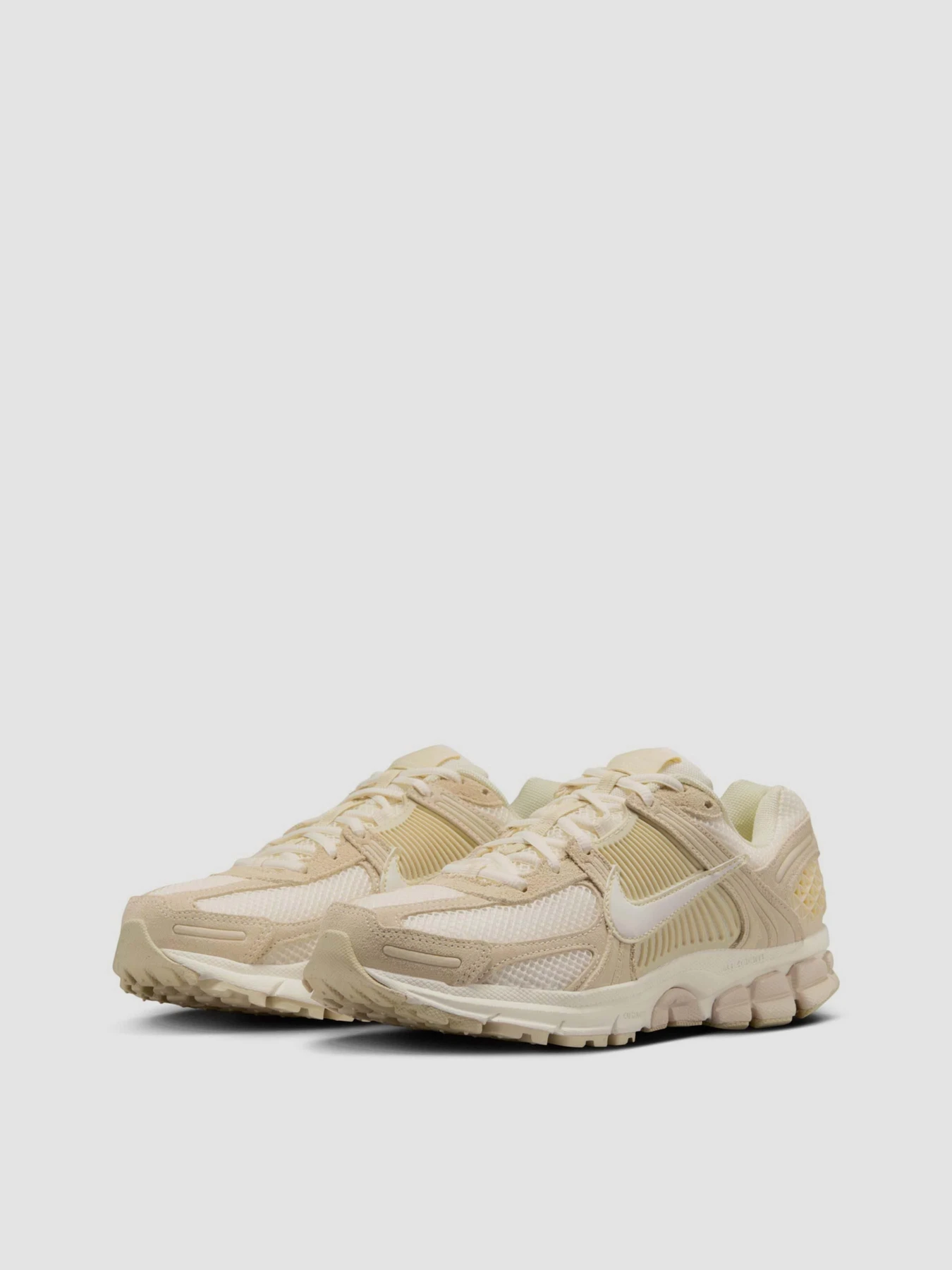 Кроссовки NIKE Zoom Vomero 5 модель HQ0458-200 Кроссовки NIKE Zoom Vomero 5 модель HQ0458-200 Фото
