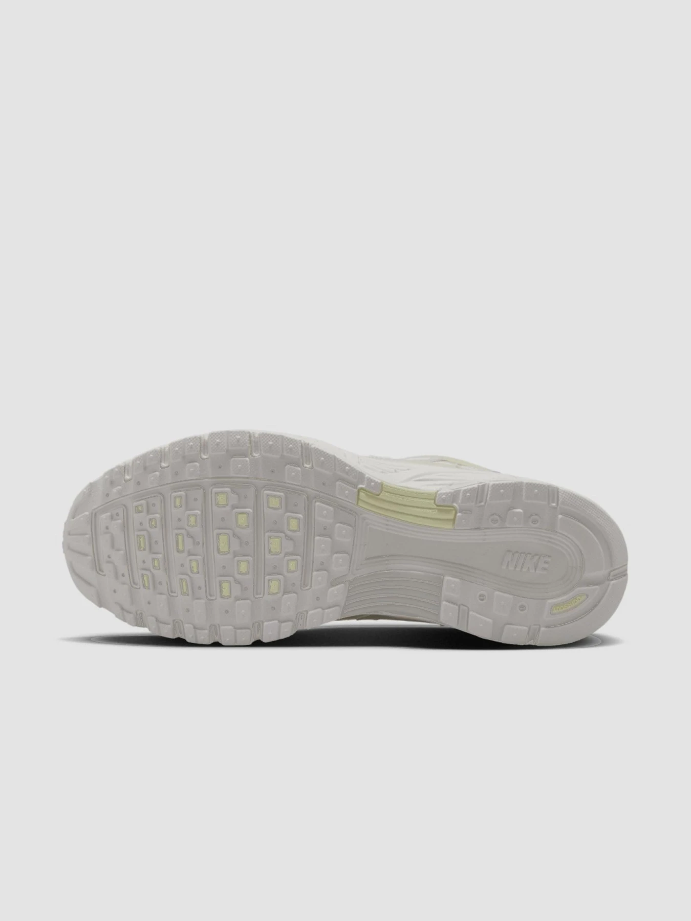 Кроссовки NIKE P-6000 модель IB3485-001 Кроссовки NIKE P-6000 модель IB3485-001 Фото