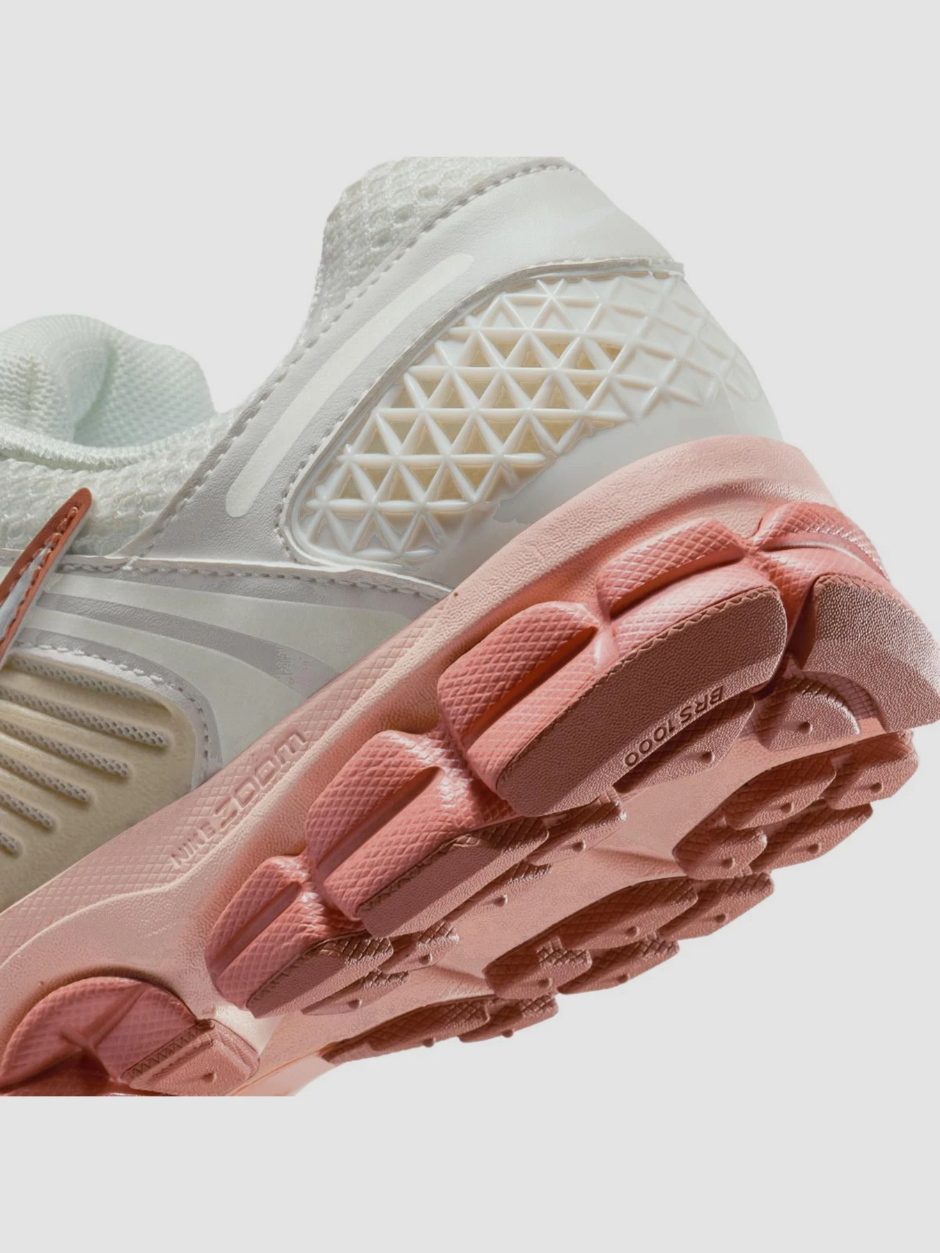 Кроссовки NIKE Zoom Vomero 5 модель FJ2028-002 Кроссовки NIKE Zoom Vomero 5 модель FJ2028-002 Фото