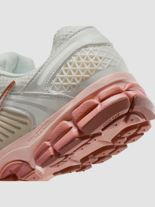 Жіночі Кросівки повсякденні NIKE Zoom Vomero 5 фото 3