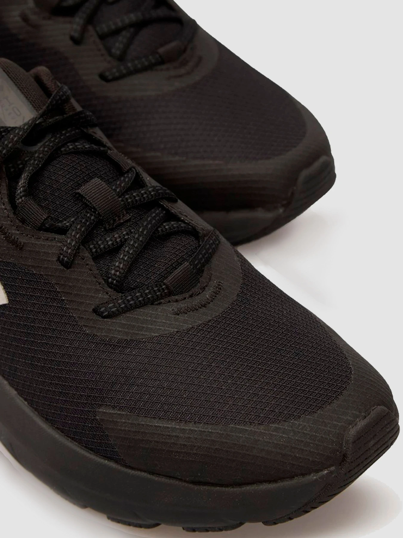 Кросівки Under Armour Hovr Turbulence 2 модель 3028751-001 Фото