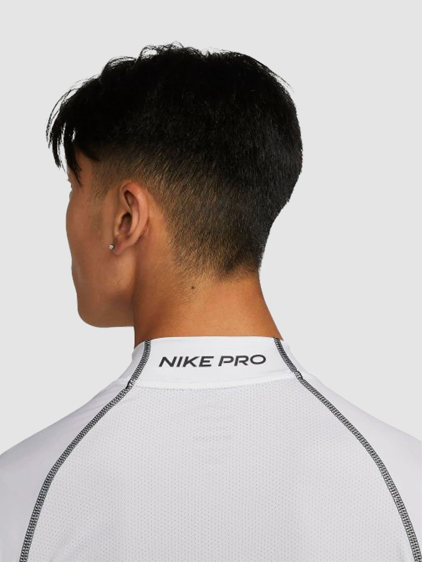 Худі та світшоти NIKE Pro Dri-Fit Mock Long-Sleeve Tight Top модель DD1986-100 Худі та світшоти NIKE Pro Dri-Fit Mock Long-Sleeve Tight Top модель DD1986-100 Фото