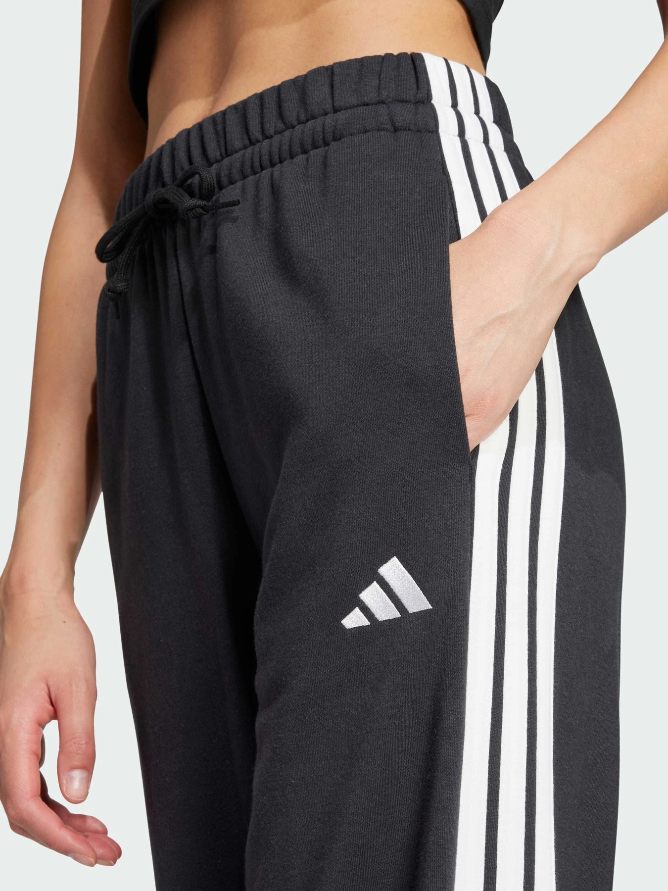 Брюки Adidas модель JW7182 Брюки Adidas модель JW7182 Фото