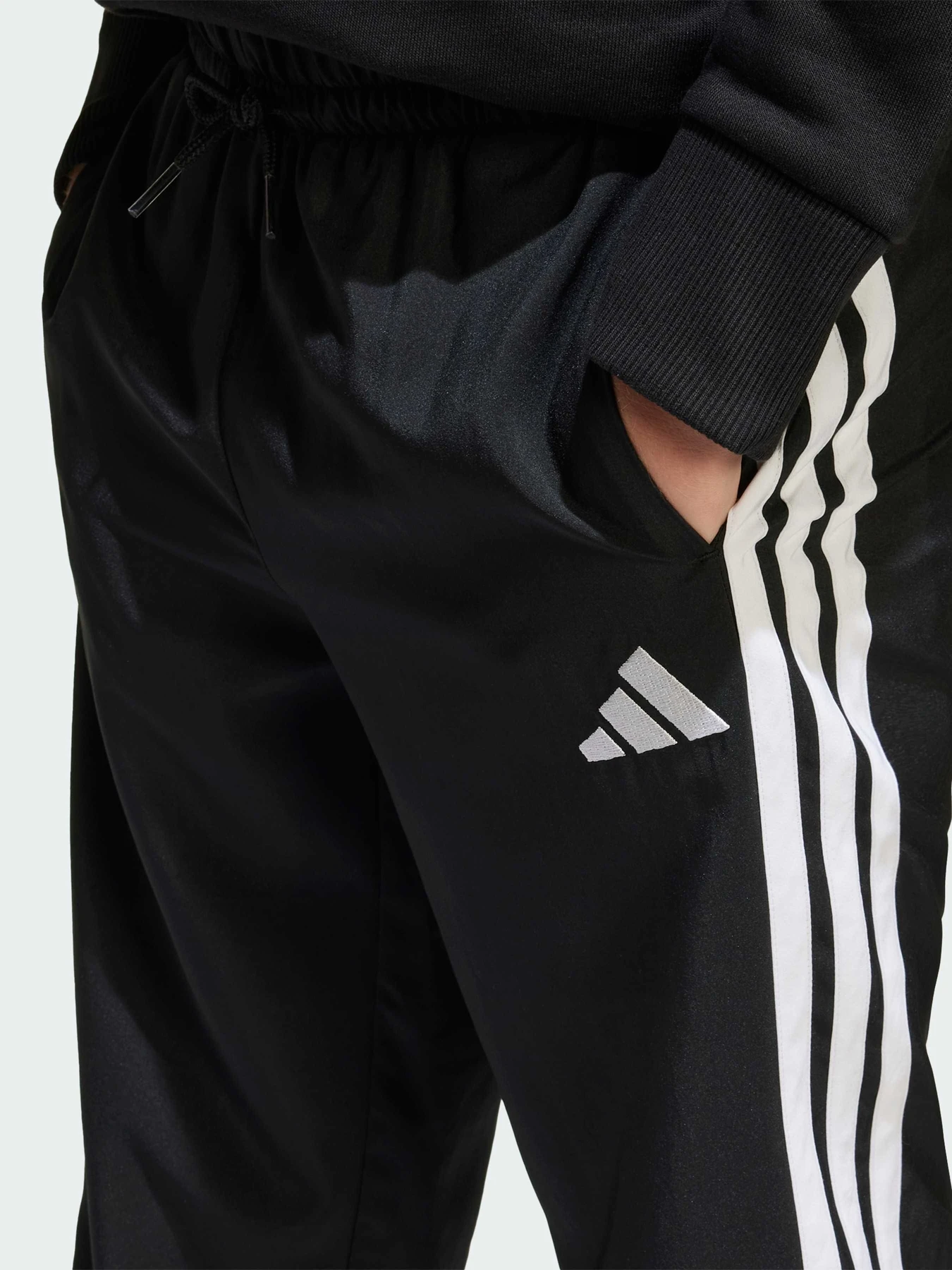 Брюки Adidas Adidas Essentials модель JD6500 Брюки Adidas Adidas Essentials модель JD6500 Фото
