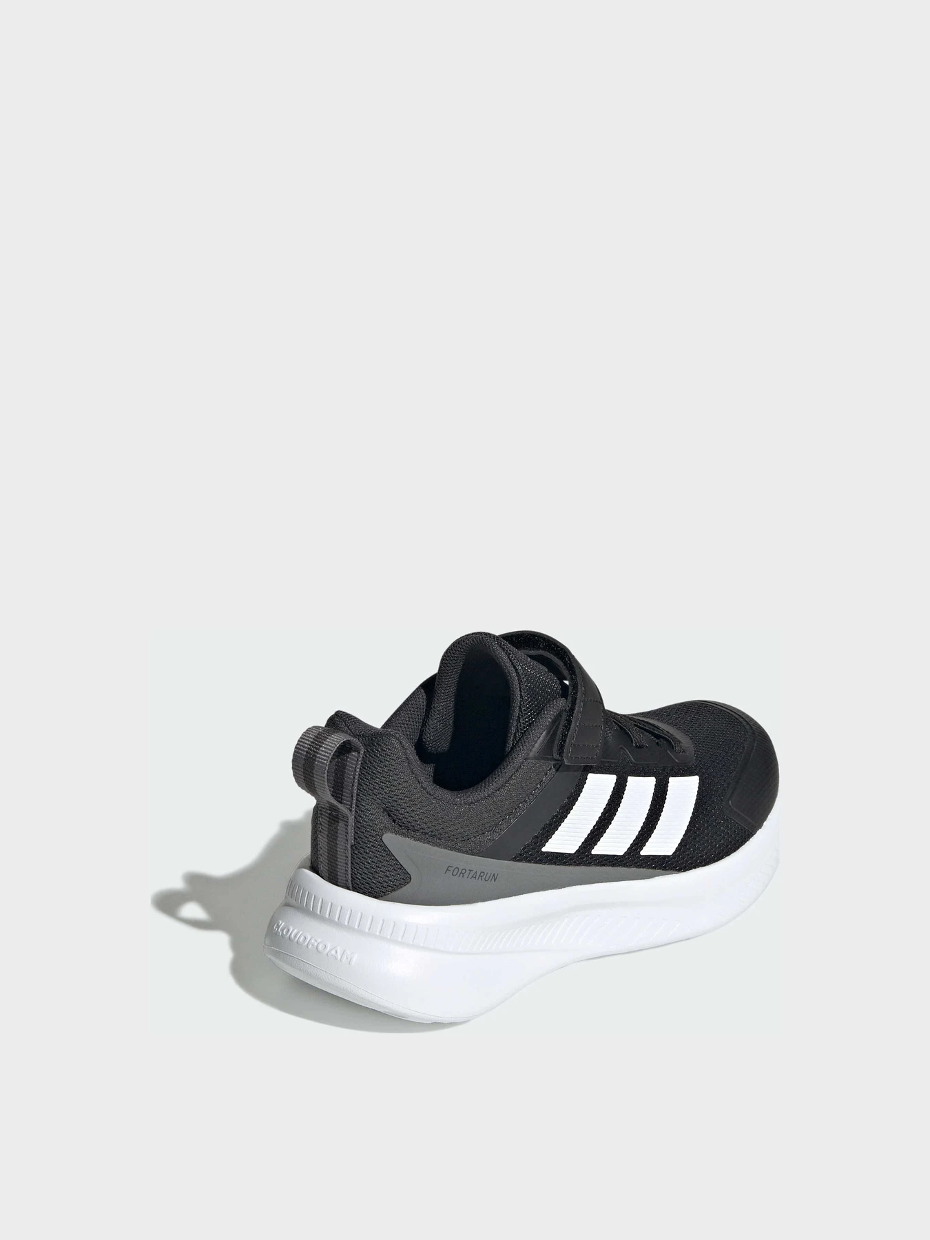 Кроссовки Adidas модель JQ5193 Кроссовки Adidas модель JQ5193 Фото