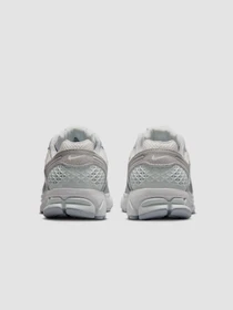 Кроссовки NIKE Zoom Vomero 5 модель HQ0458-001 Фото