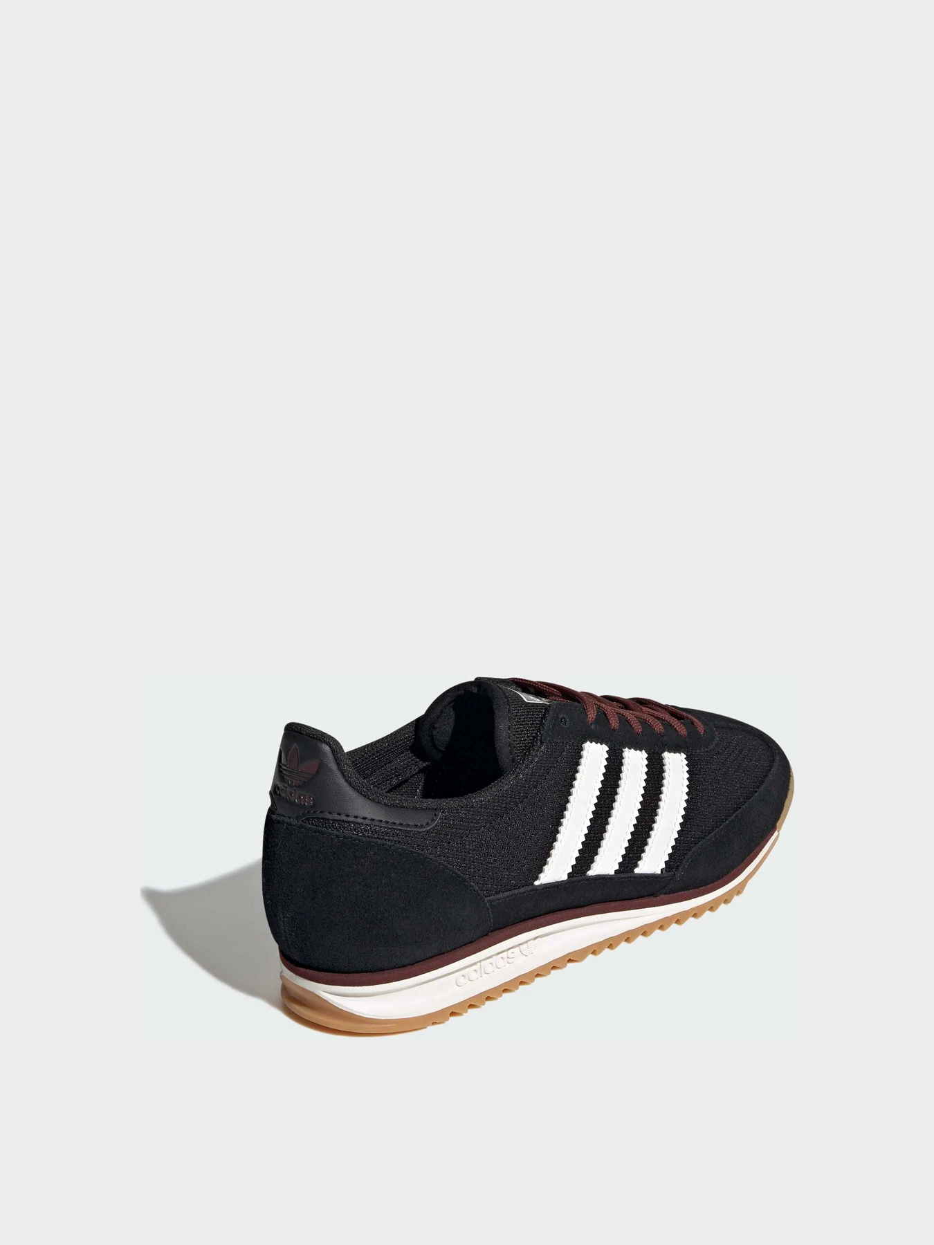 Кроссовки Adidas модель JQ8326 Кроссовки Adidas модель JQ8326 Фото