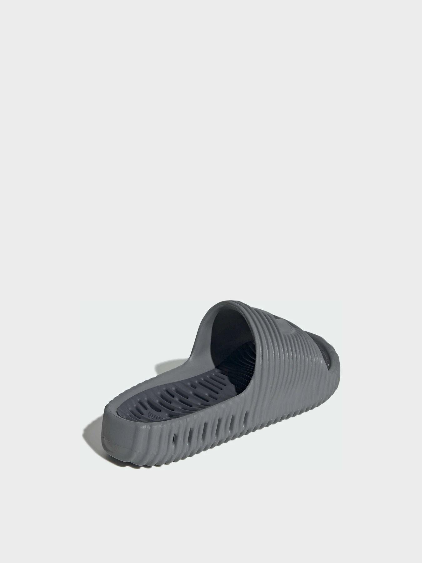 Шлёпанцы Adidas Adilette модель JR3614 Шлёпанцы Adidas Adilette модель JR3614 Фото