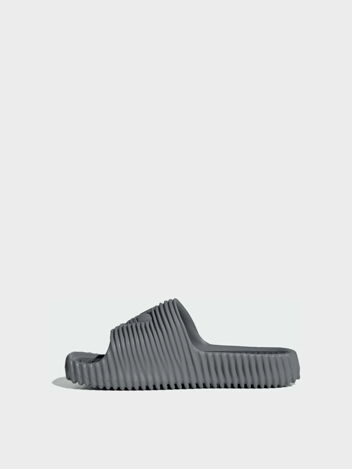 Шлёпанцы Adidas Adilette модель JR3614 Шлёпанцы Adidas Adilette модель JR3614 Фото
