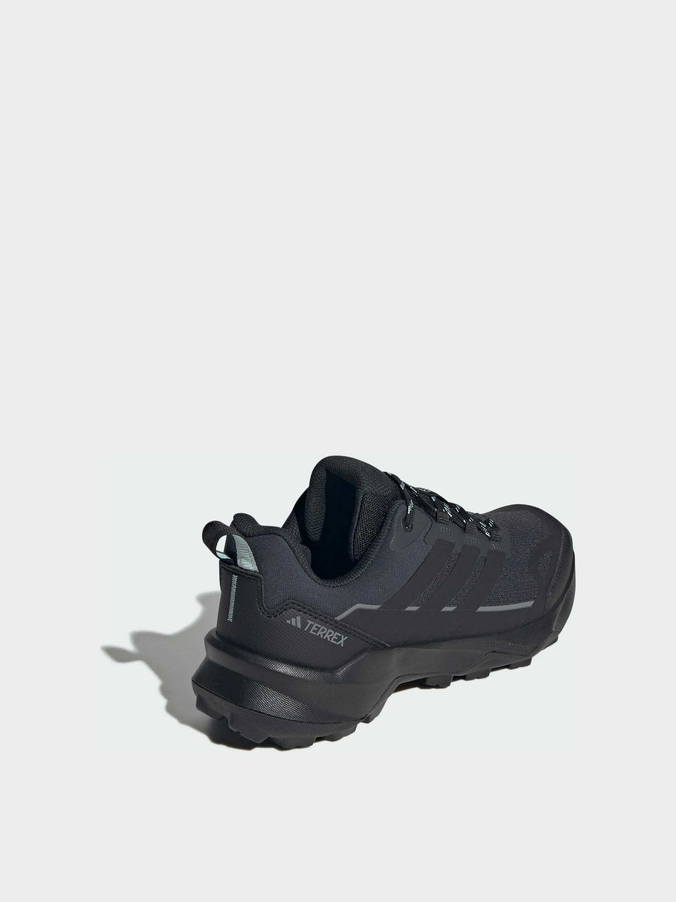 Кросівки Adidas Terrex модель JQ2225 Кросівки Adidas Terrex модель JQ2225 Фото