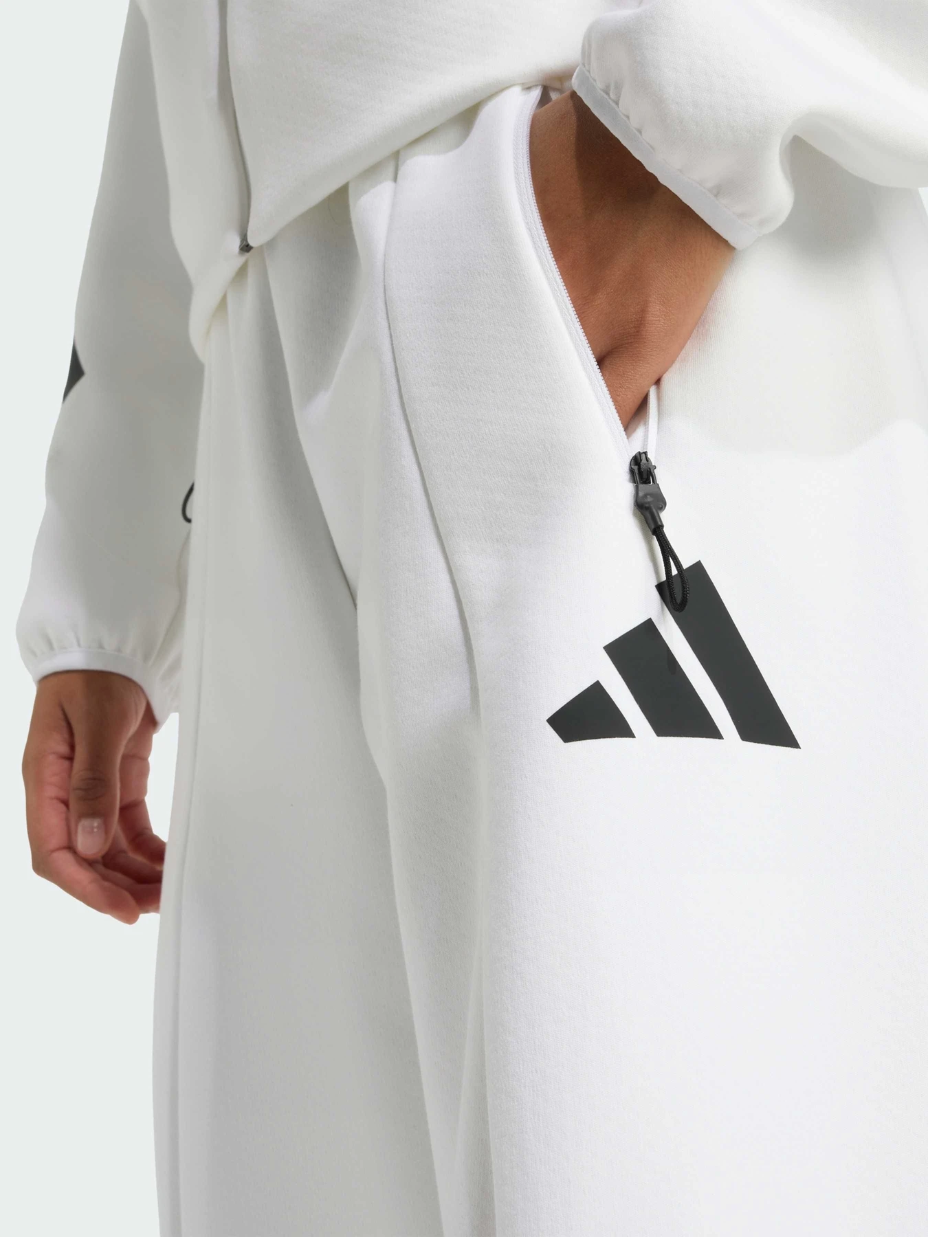 Брюки Adidas ZNE модель JL7332 Брюки Adidas ZNE модель JL7332 Фото