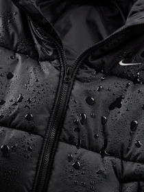 Куртки и дубленки NIKE модель FZ5899.010 Фото