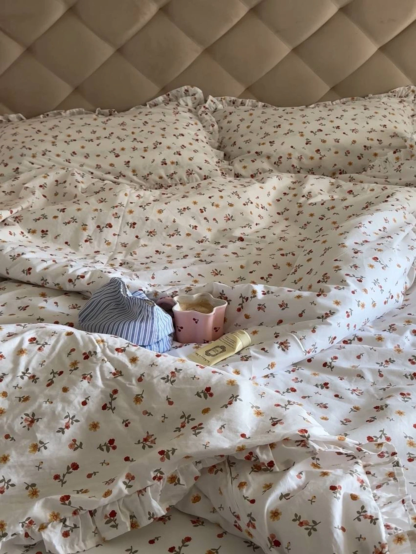 Комплект постельного белья из ткани ранфорс цветочный с рюшами. BedclozZzes модель 13467 Комплект постельного белья из ткани ранфорс цветочный с рюшами. BedclozZzes модель 13467 Фото