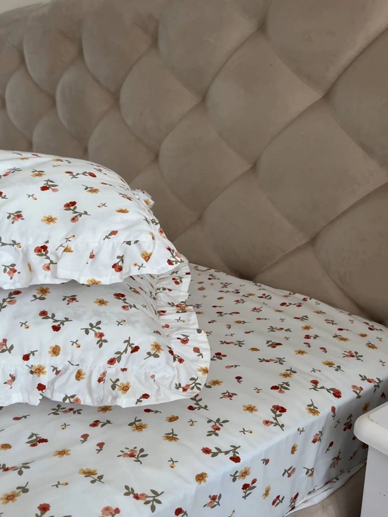 Комплект постельного белья из ткани ранфорс цветочный с рюшами. BedclozZzes модель 13467 Комплект постельного белья из ткани ранфорс цветочный с рюшами. BedclozZzes модель 13467 Фото