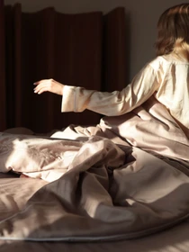 Комплект постельного белья из ткани сатин цвета мокко с белым кантом. BedclozZzes модель 12342 Фото