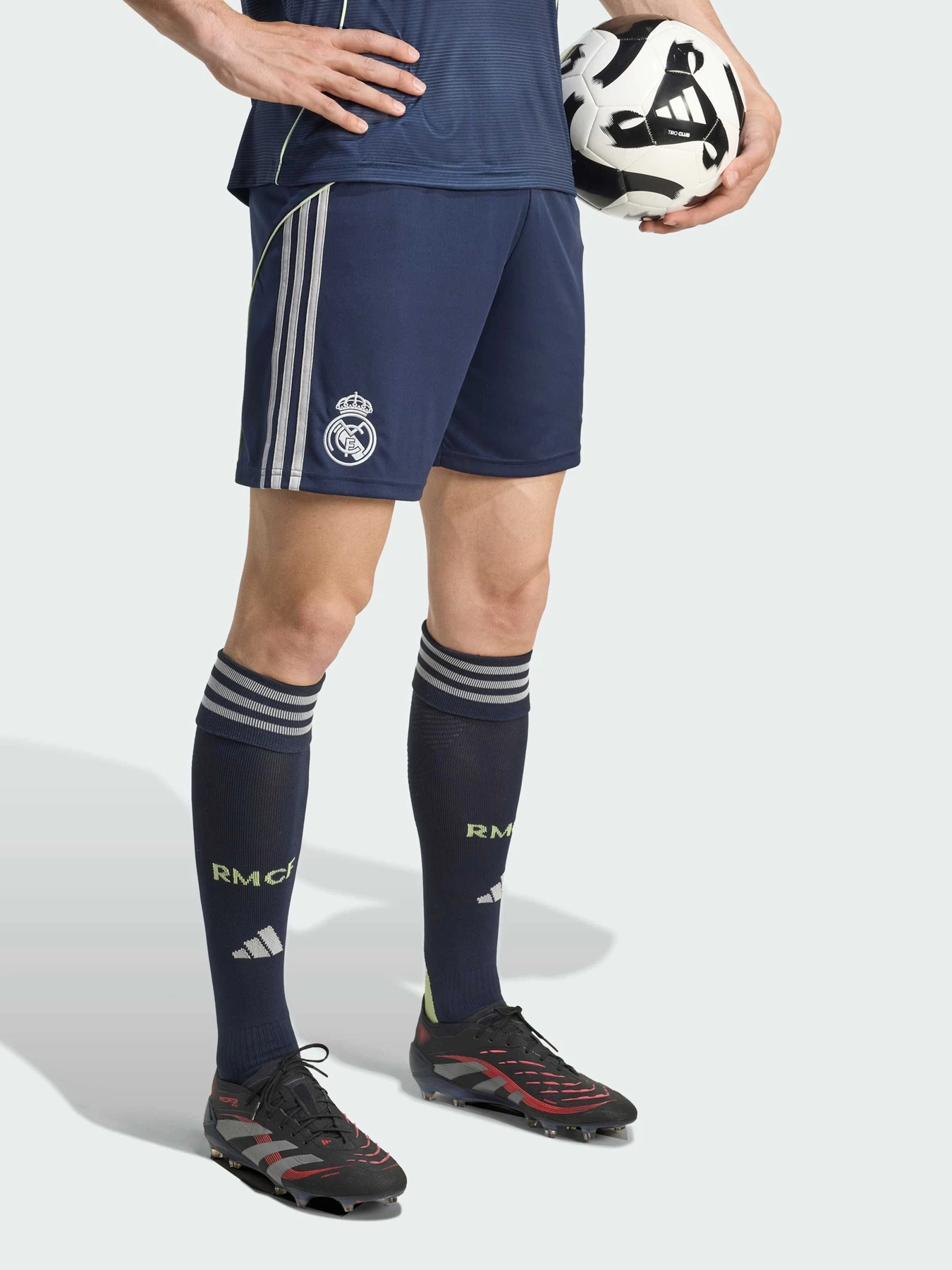 Шорты Adidas модель JJ1928 Шорты Adidas модель JJ1928 Фото