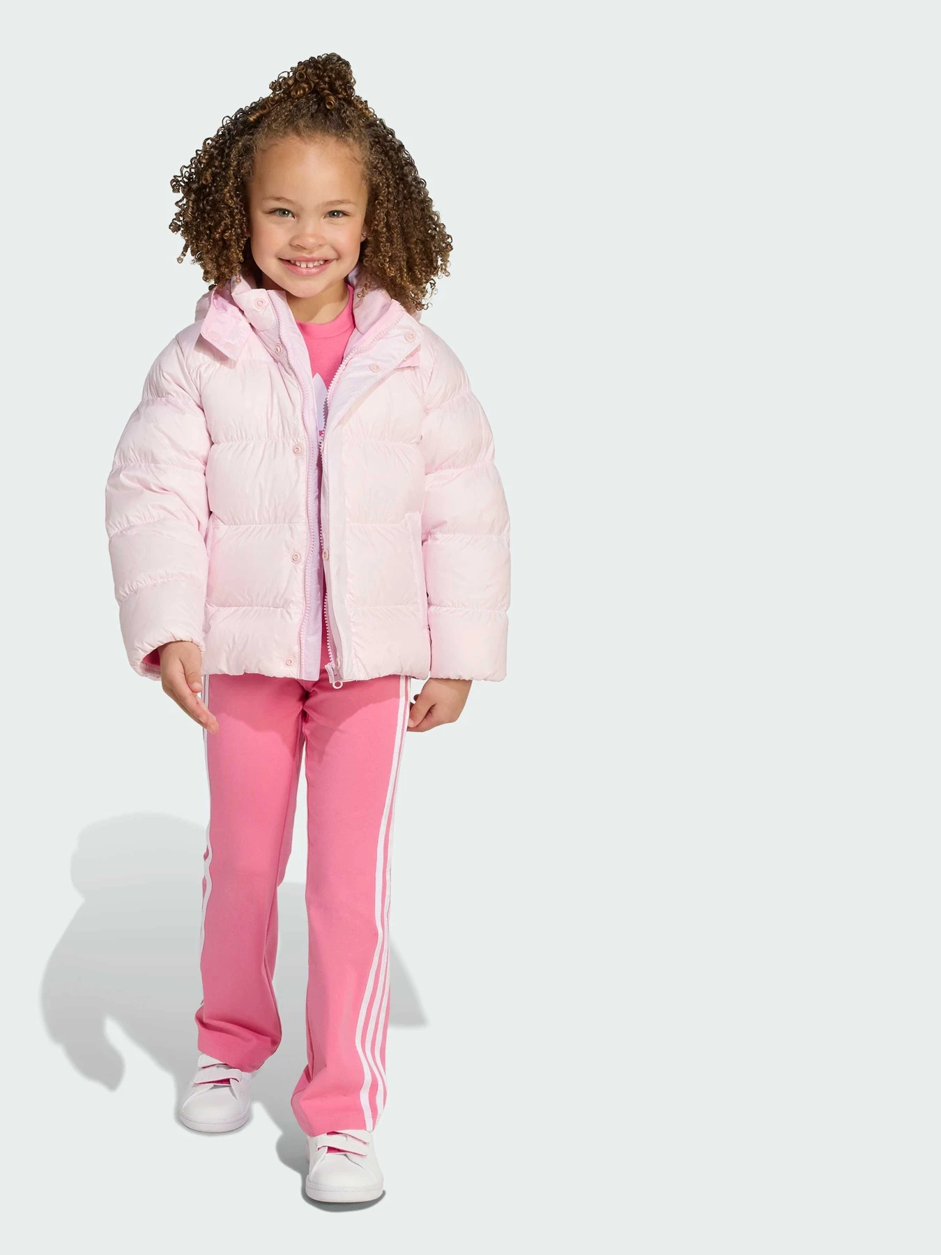 Куртки и дубленки Adidas Adicolor модель JV8547 Фото