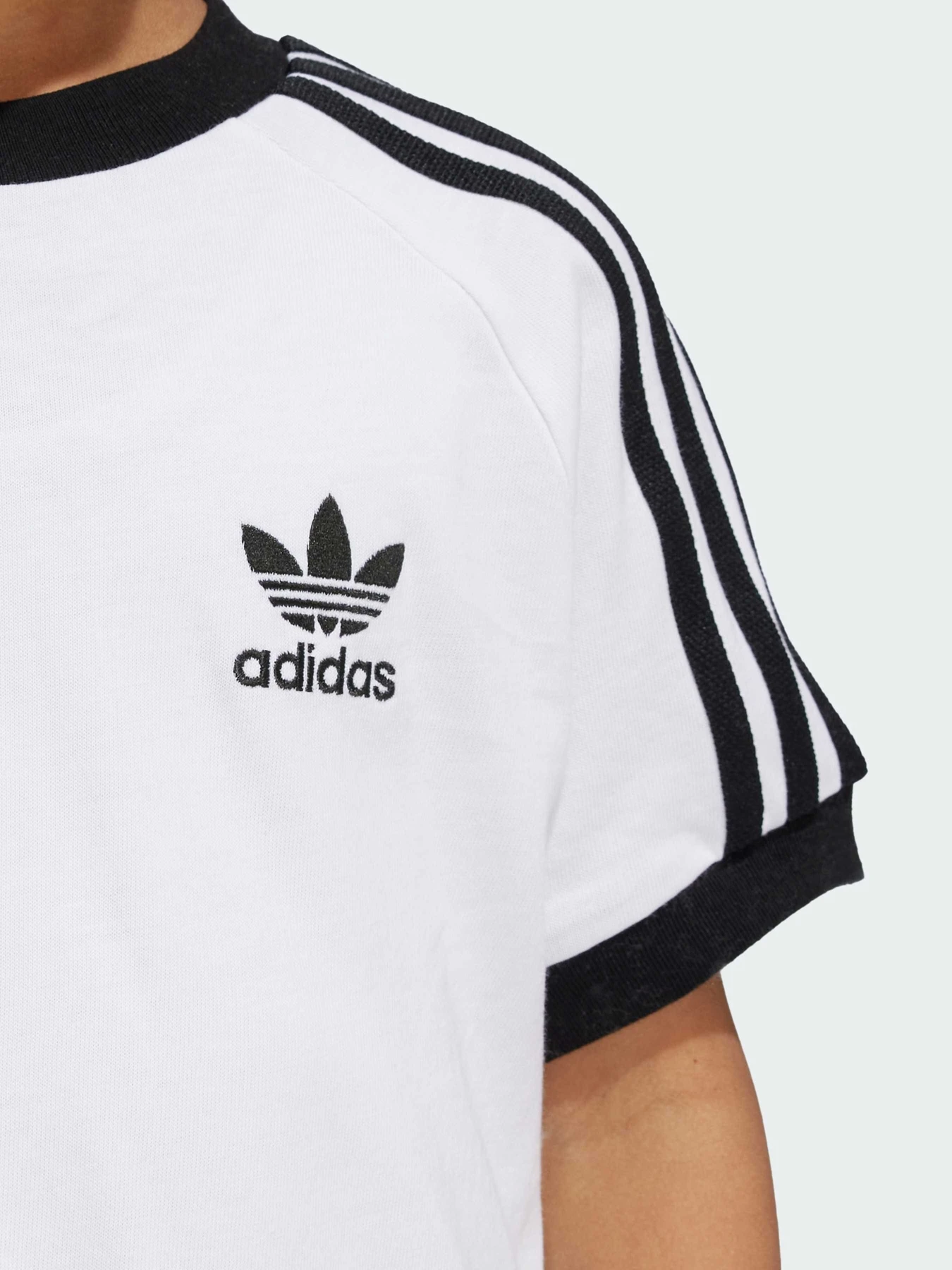 Футболки і поло Adidas Adicolor модель JE0517 Футболки і поло Adidas Adicolor модель JE0517 Фото