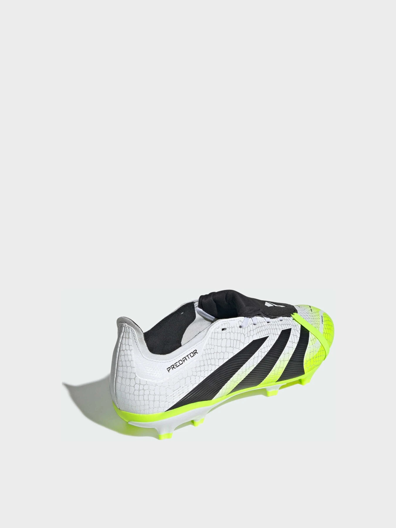 Кросівки Adidas Predator модель JI1111 Фото