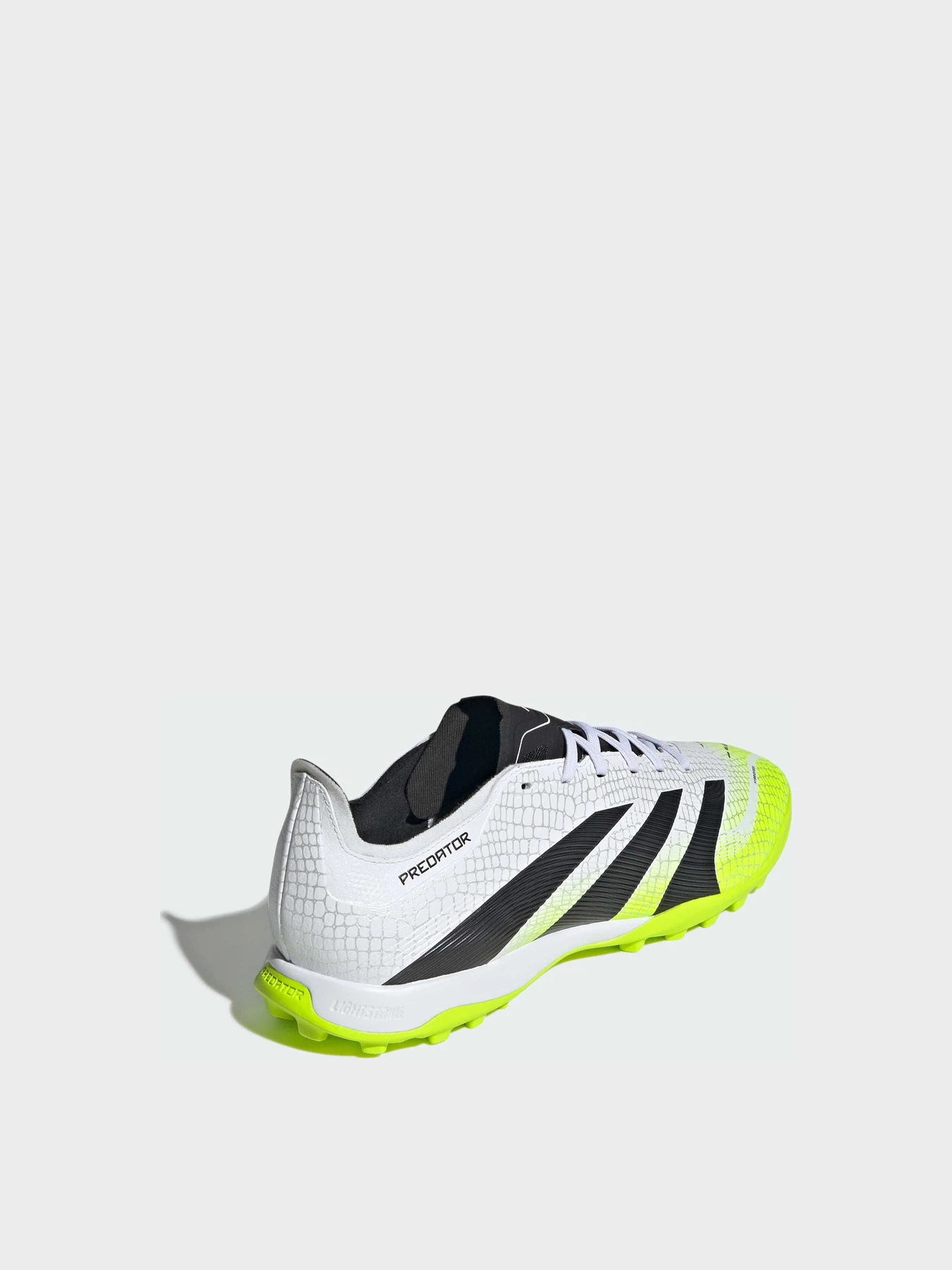 Кросівки Adidas Predator модель JI1132 Кросівки Adidas Predator модель JI1132 Фото