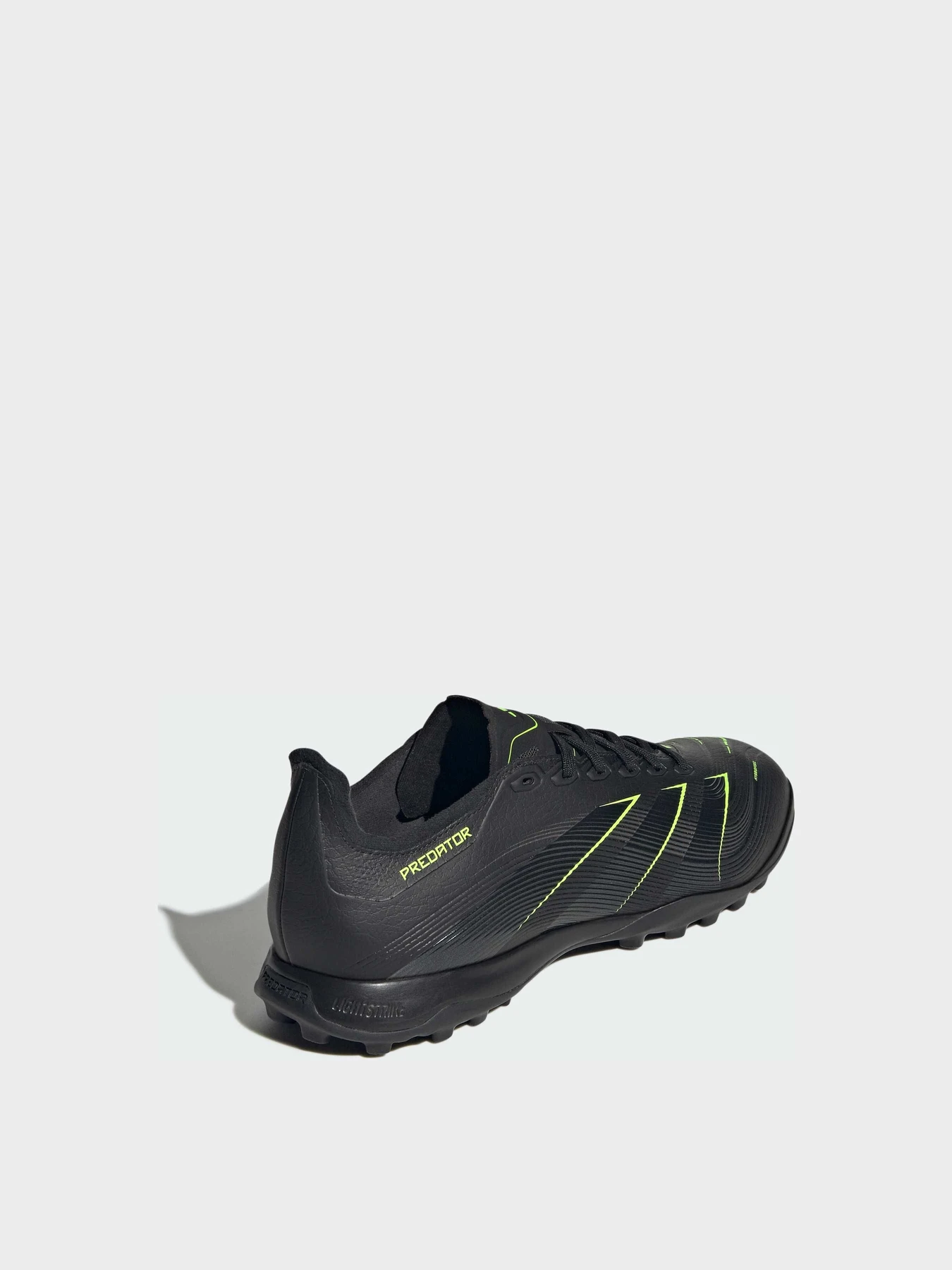 Кроссовки Adidas Predator модель JI1133 Кроссовки Adidas Predator модель JI1133 Фото