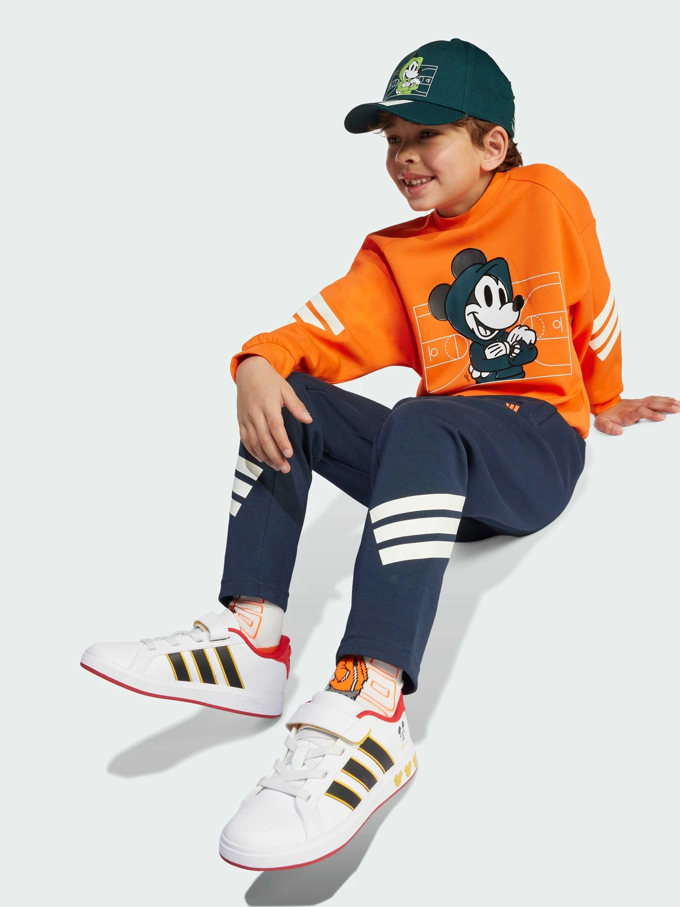 Брюки Adidas x Disney модель JM0828 Брюки Adidas x Disney модель JM0828 Фото