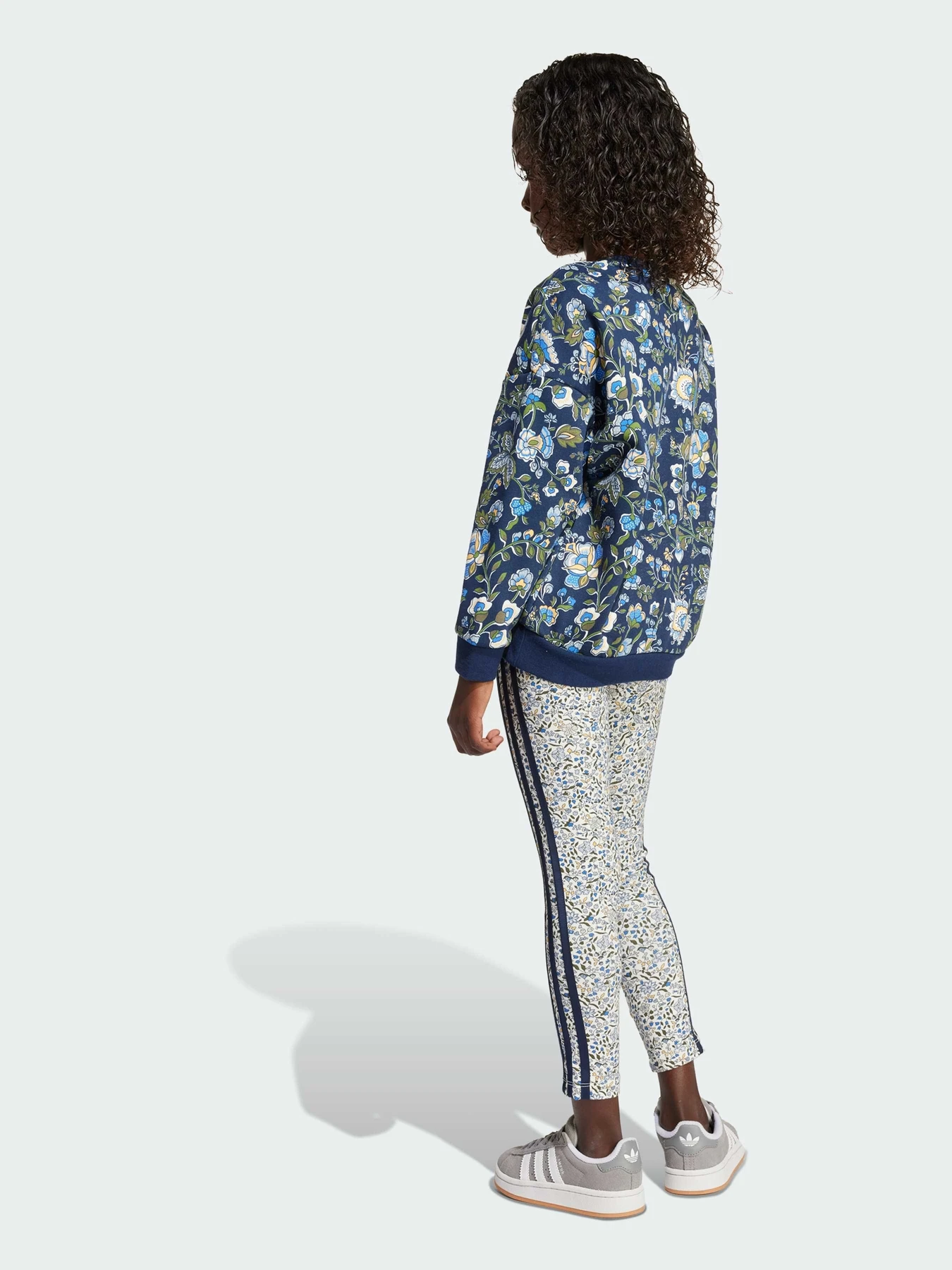Костюмы Adidas Graphics модель JV7804 Костюмы Adidas Graphics модель JV7804 Фото