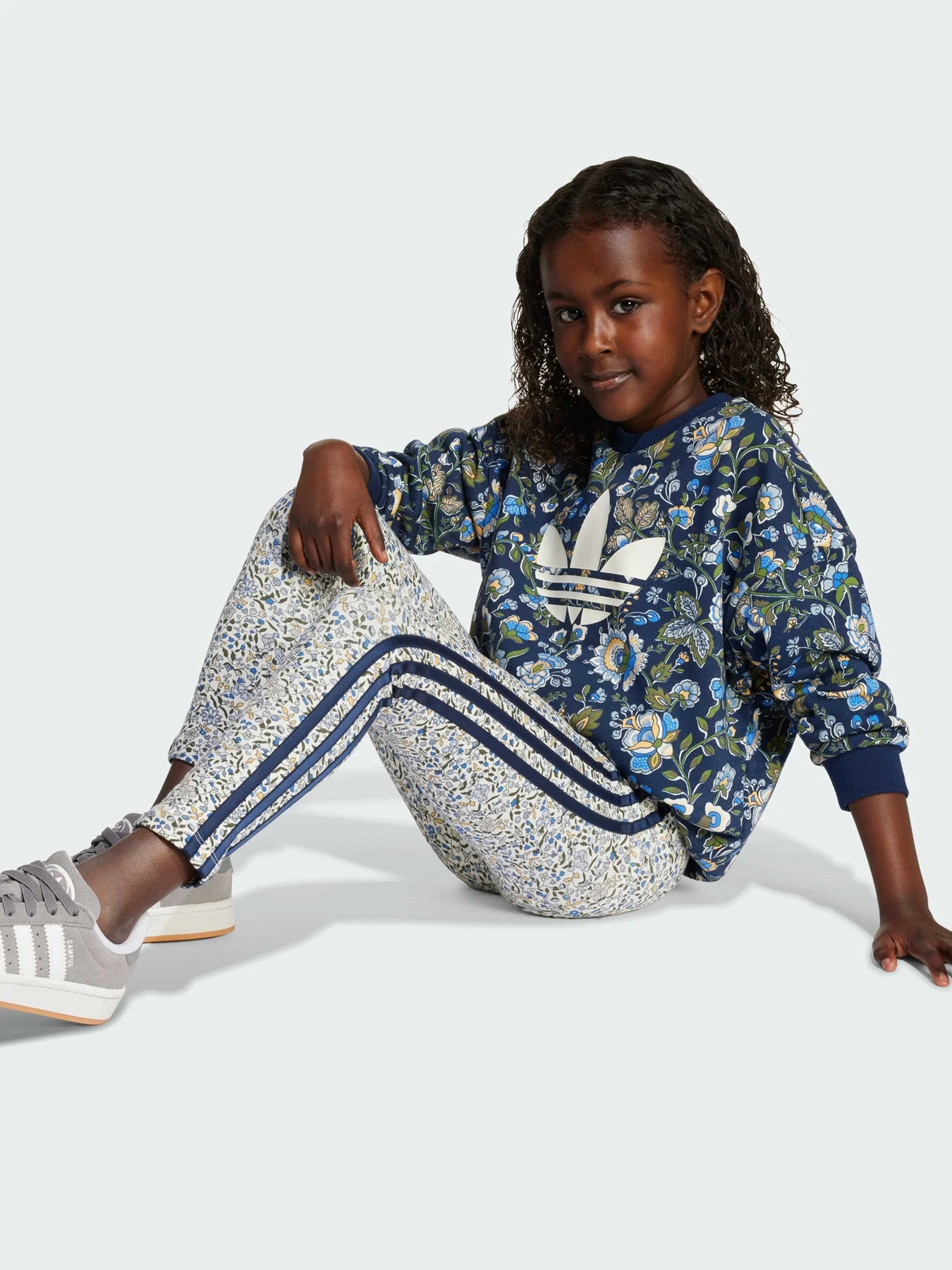 Костюмы Adidas Graphics модель JV7804 Костюмы Adidas Graphics модель JV7804 Фото