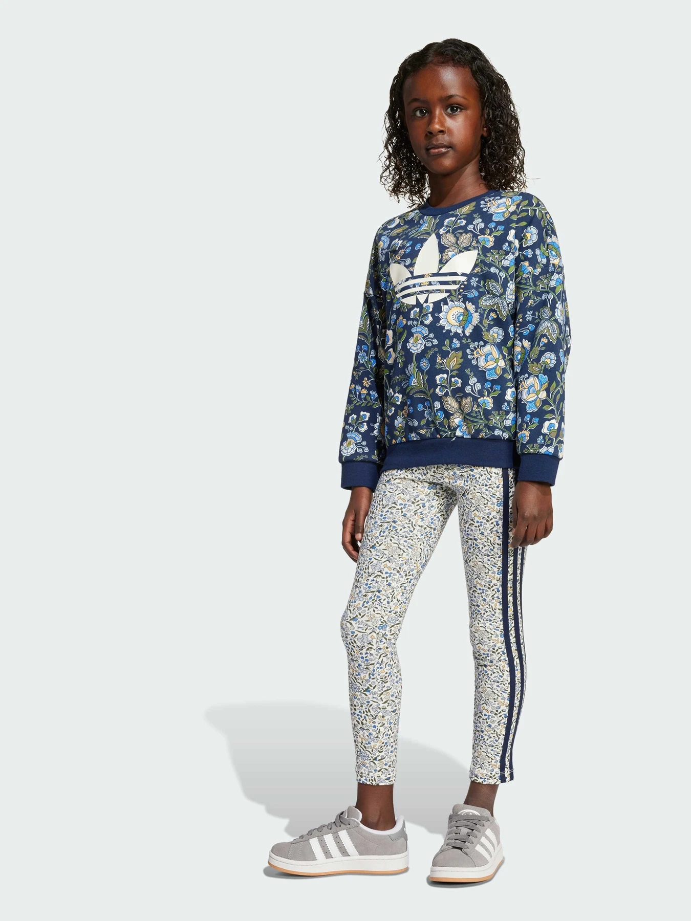 Костюмы Adidas Graphics модель JV7804 Костюмы Adidas Graphics модель JV7804 Фото