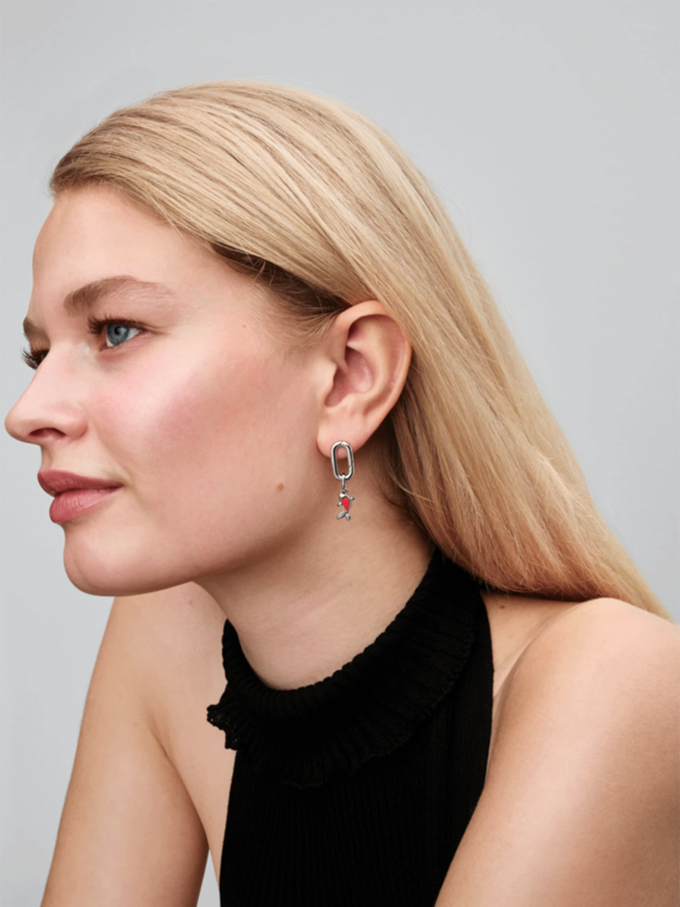 Серьги-гвоздики PANDORA модель 293856C00 Серьги-гвоздики PANDORA модель 293856C00 Фото